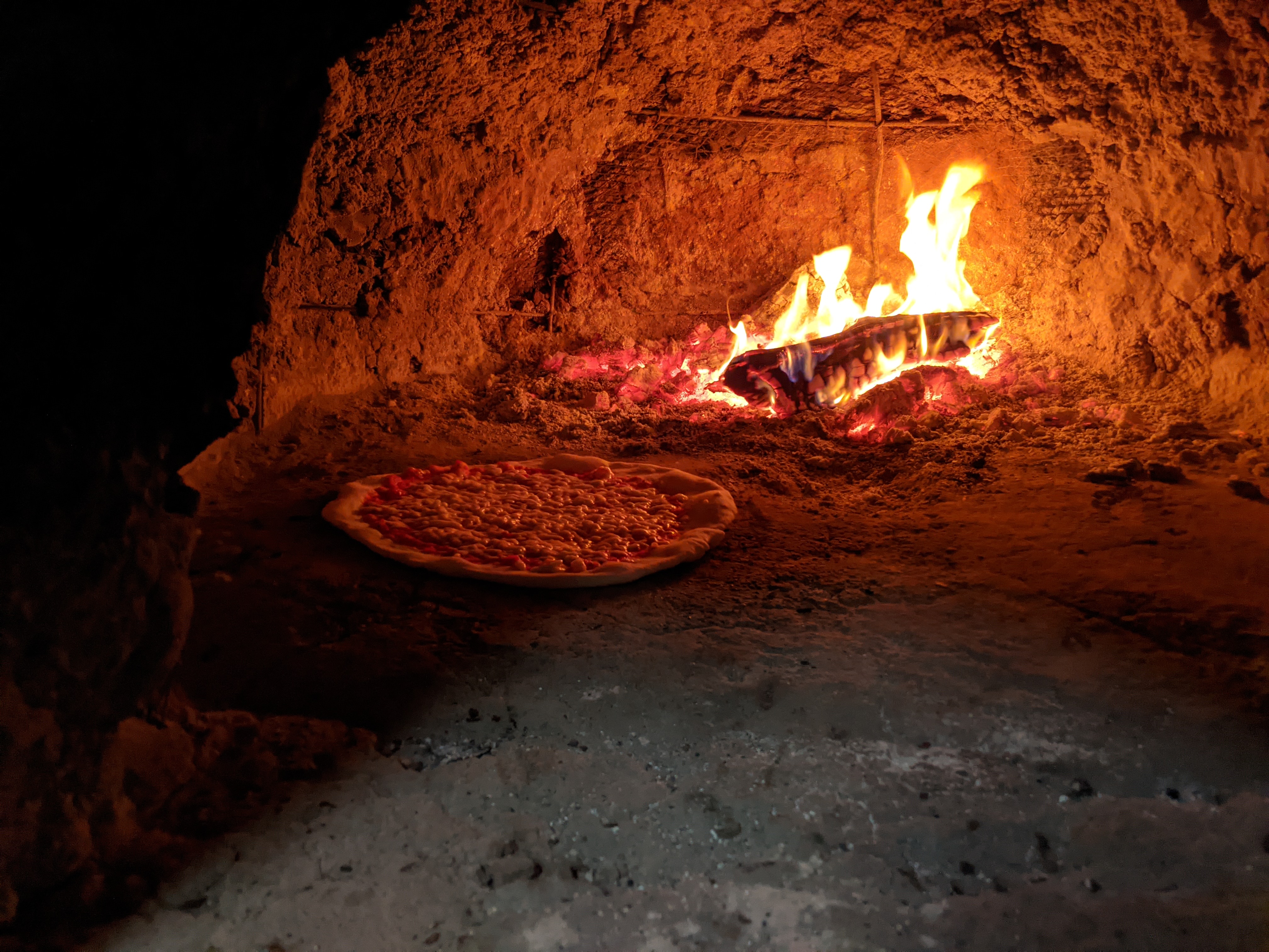 Thermopolia Pizzas a la Leña image 7