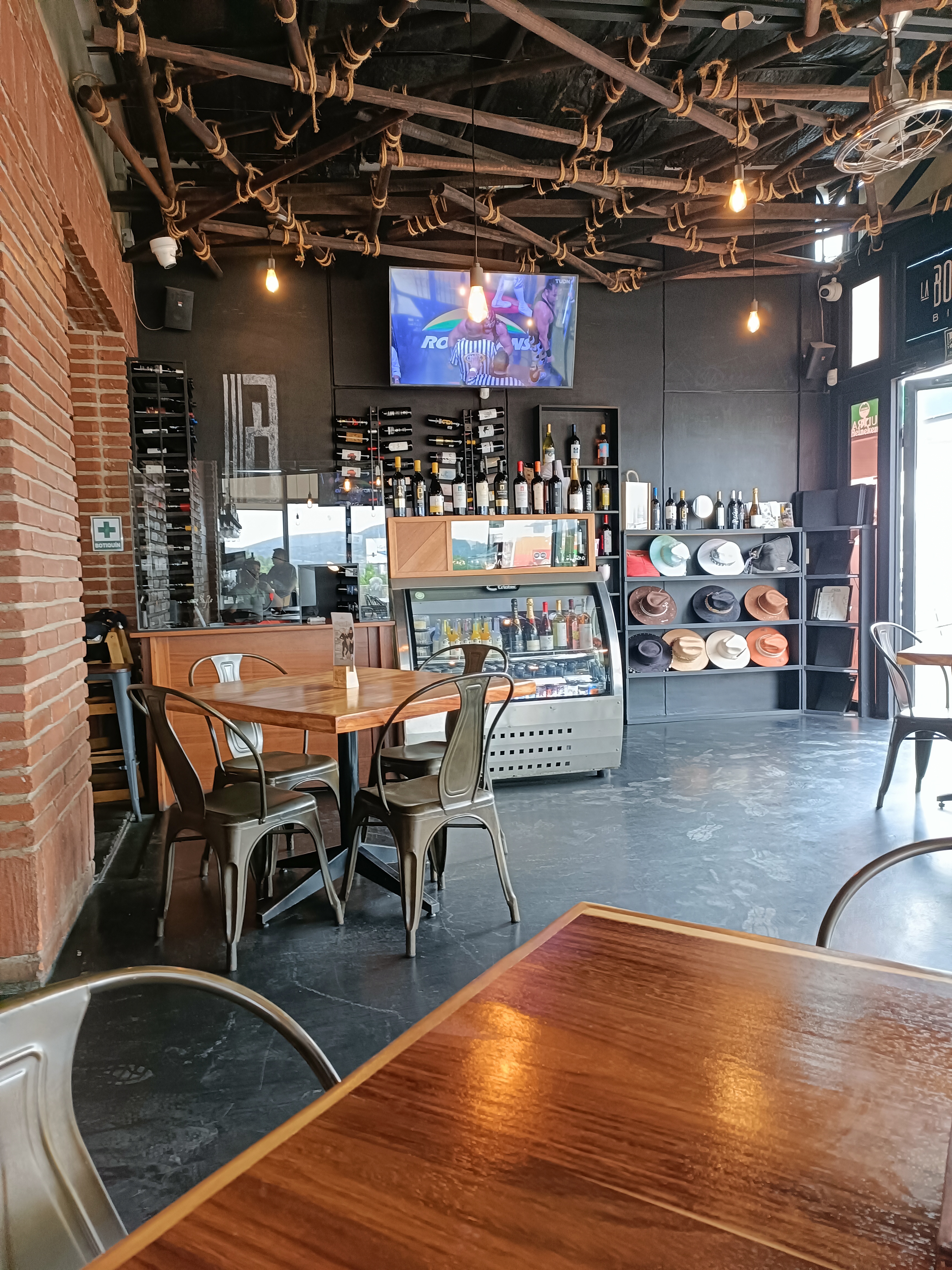 La Botella Bistro image 6