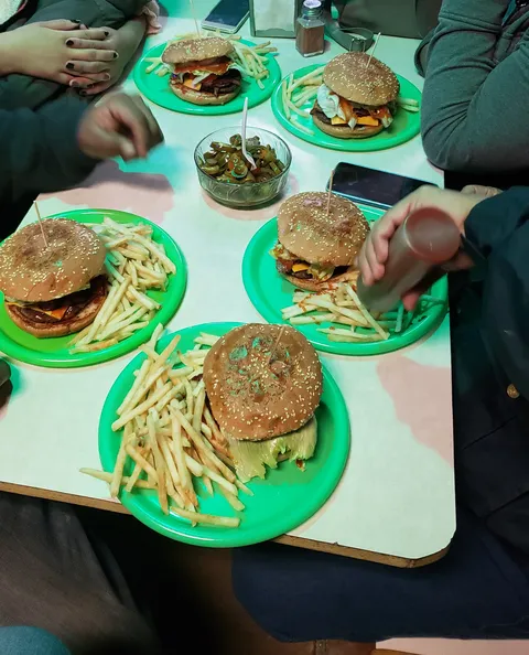 Esmeralda Burgers image 4