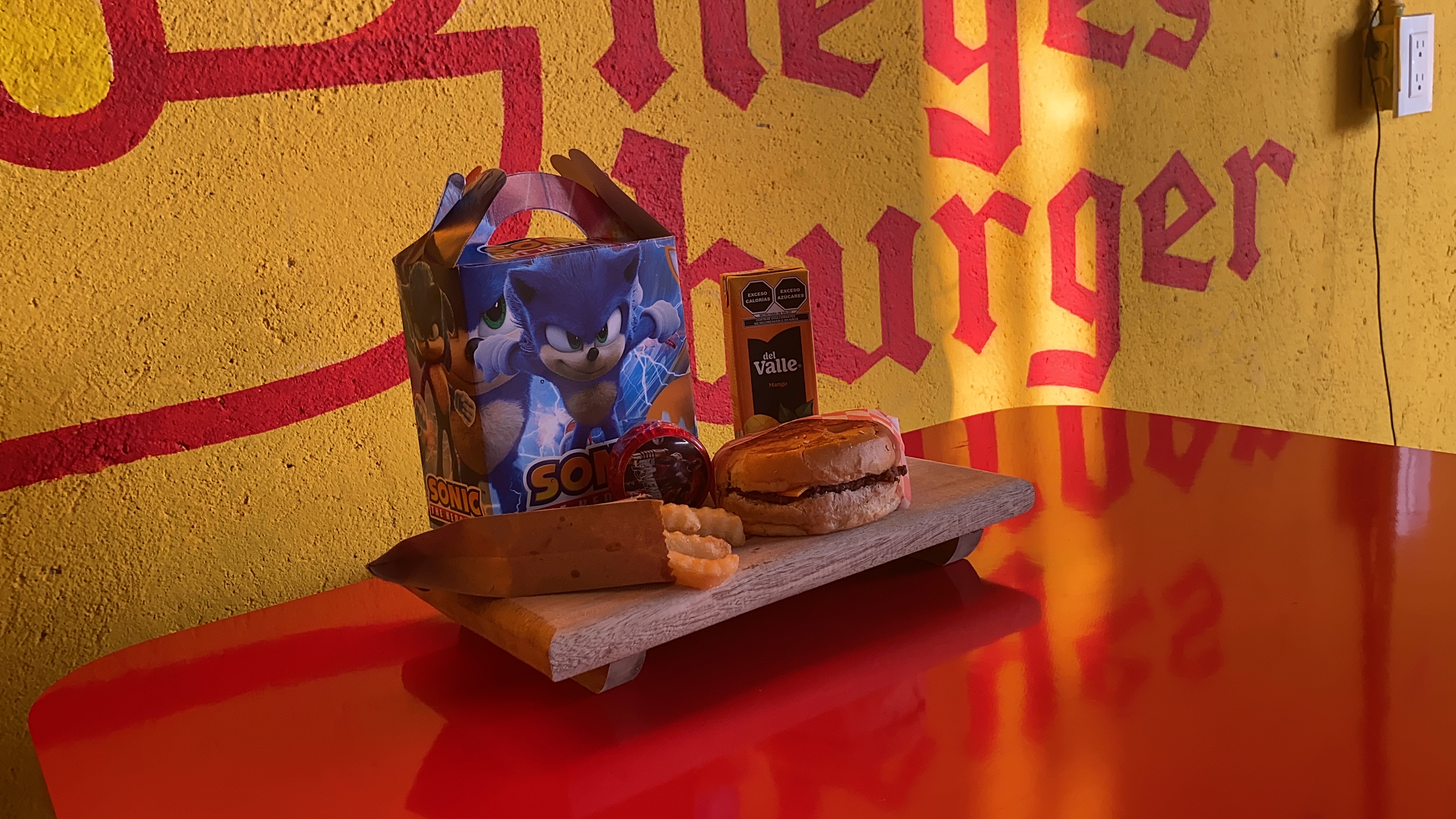 Reyes burger image 7