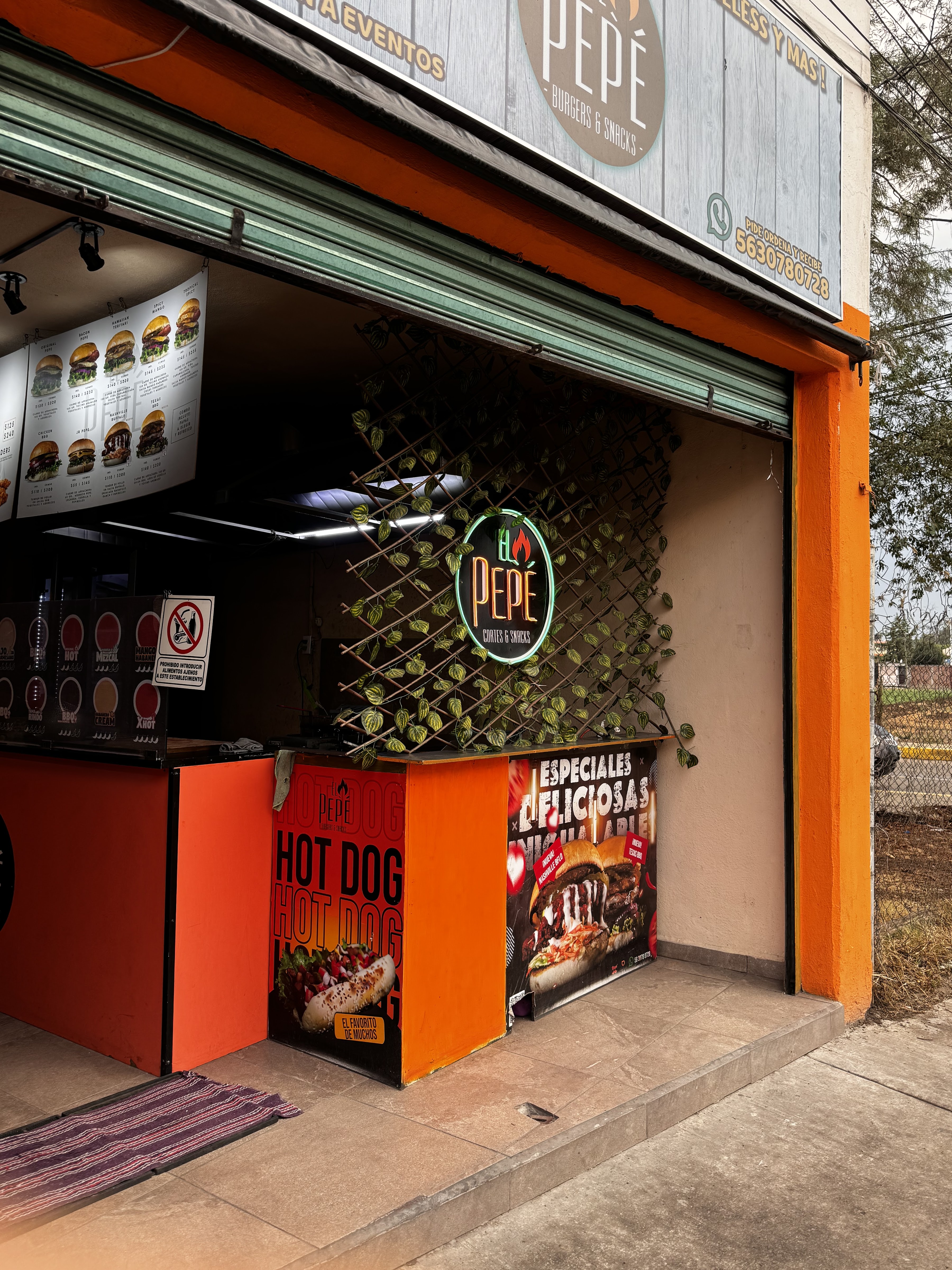 El Pepé "Burgers & Snacks" image 3