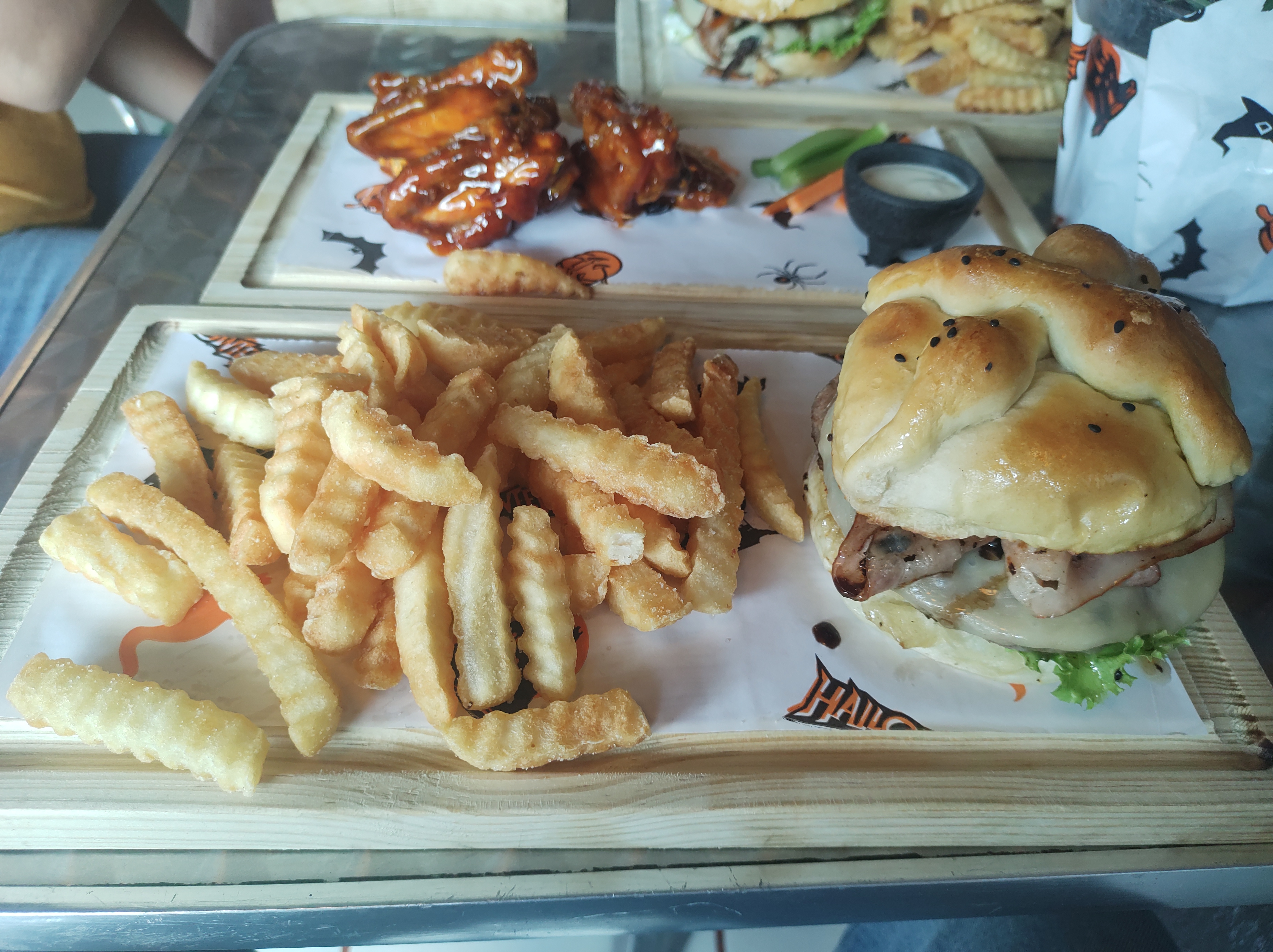 El Pepé "Burgers & Snacks" image 4