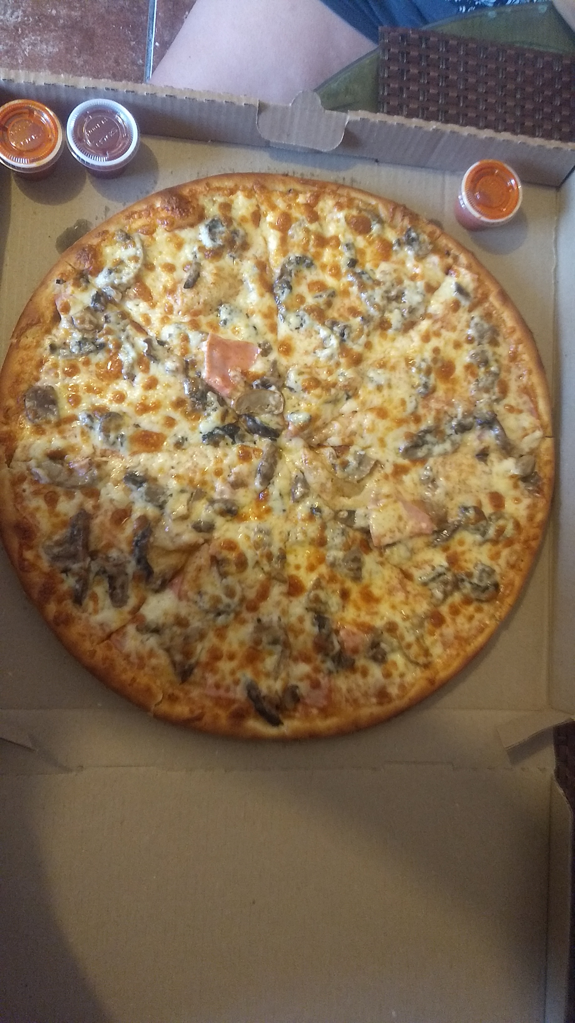 Rizzos Pizza image 1