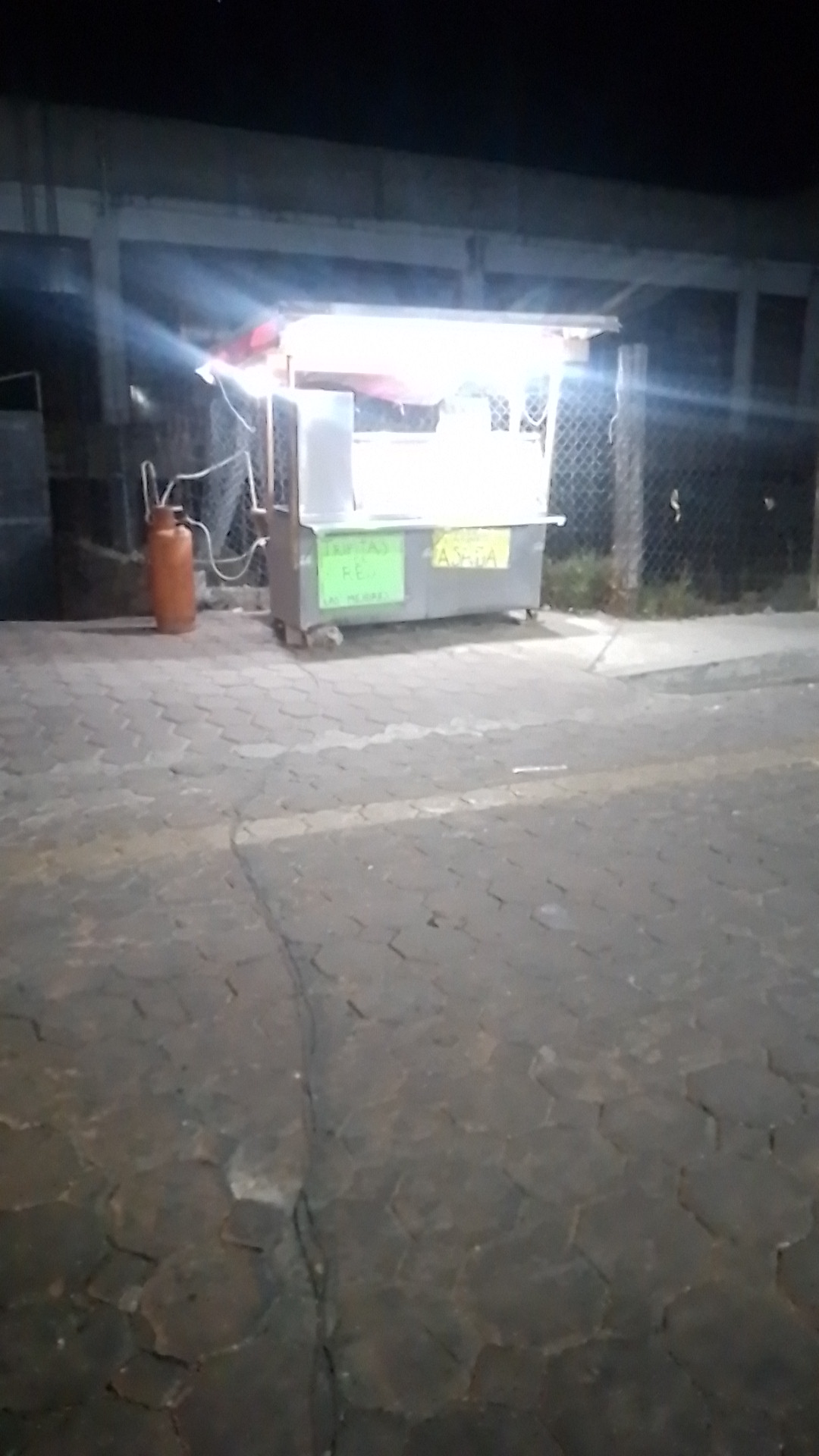 Restaurante de Tacos y Hamburguesas EL VAKERO image 5