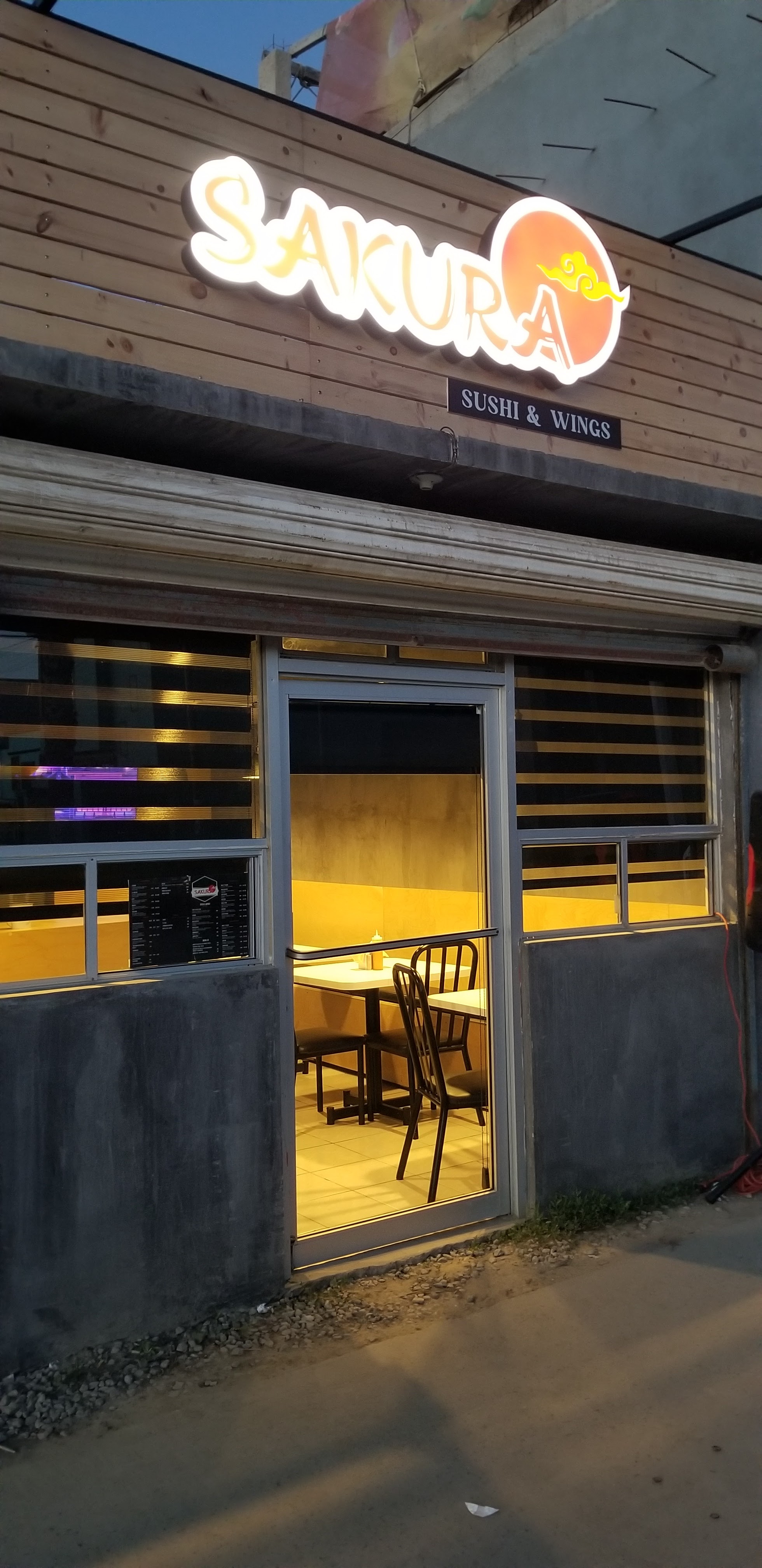 Sakura sushi & wings image 5