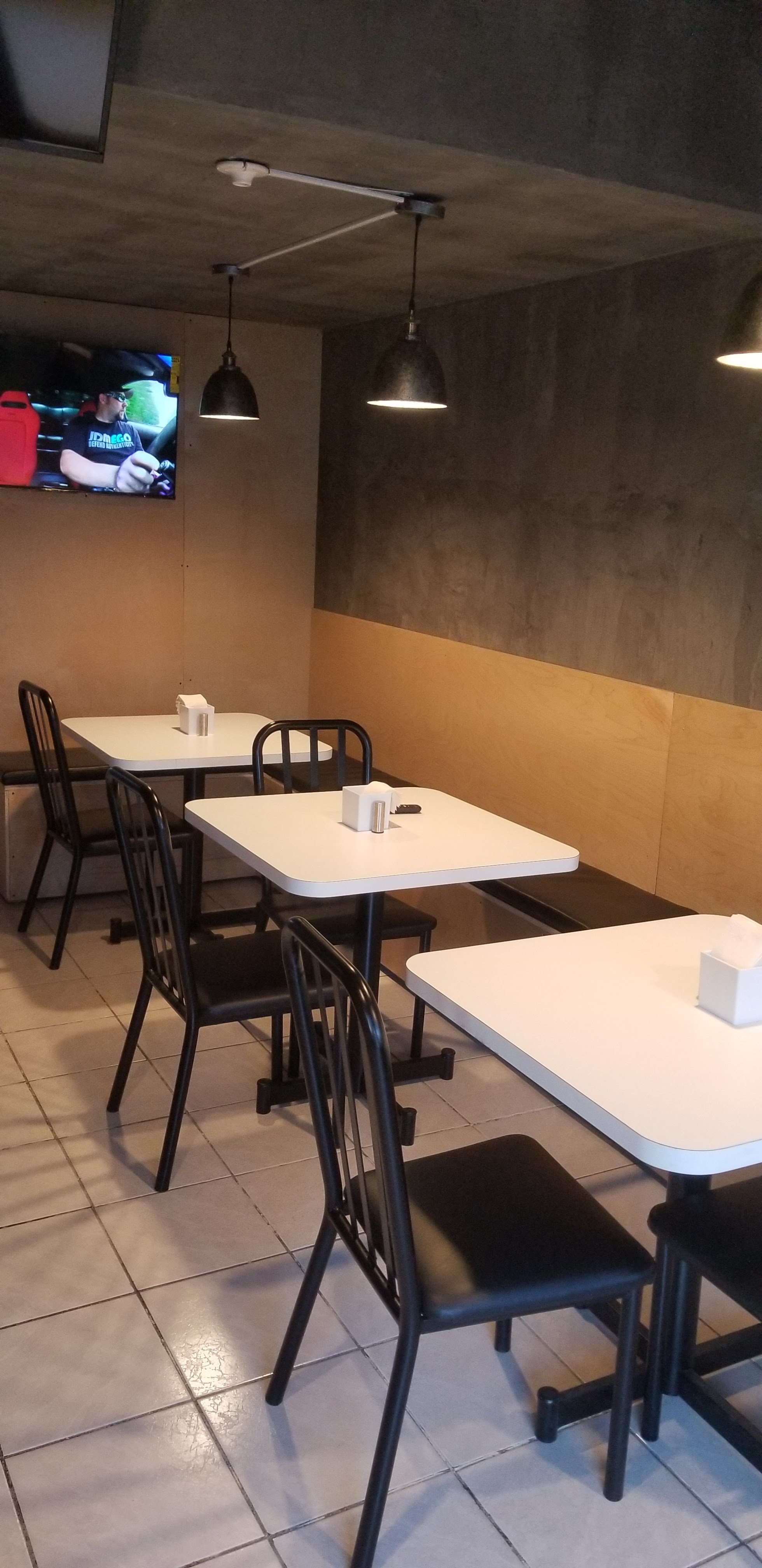 Sakura sushi & wings image 8