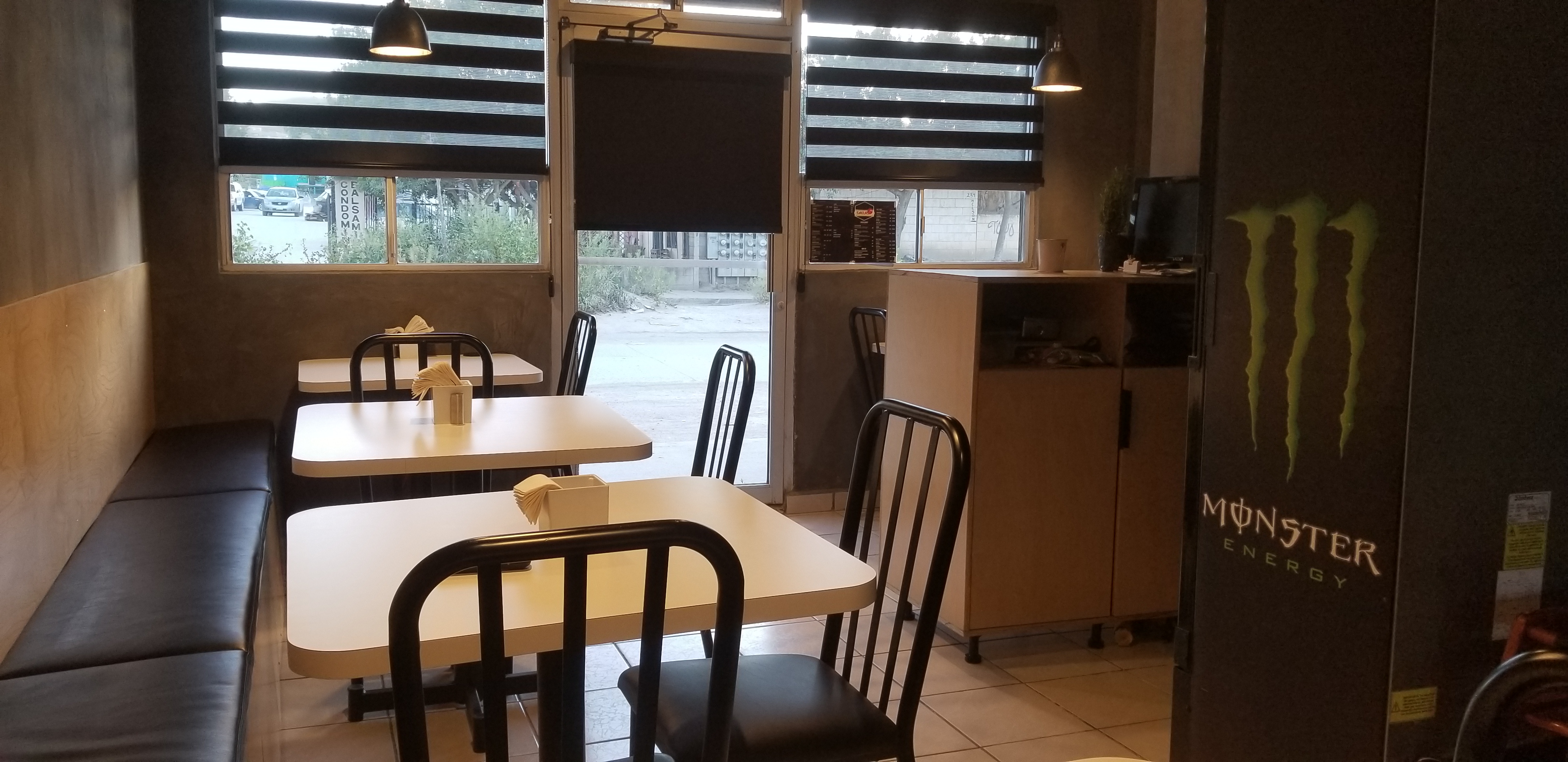 Sakura sushi & wings image 9