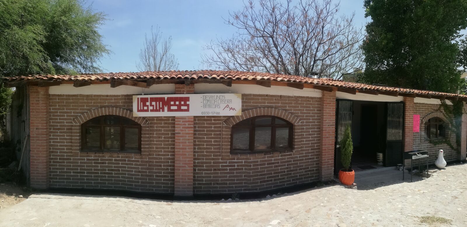 La cabañita .Los siameses image 2