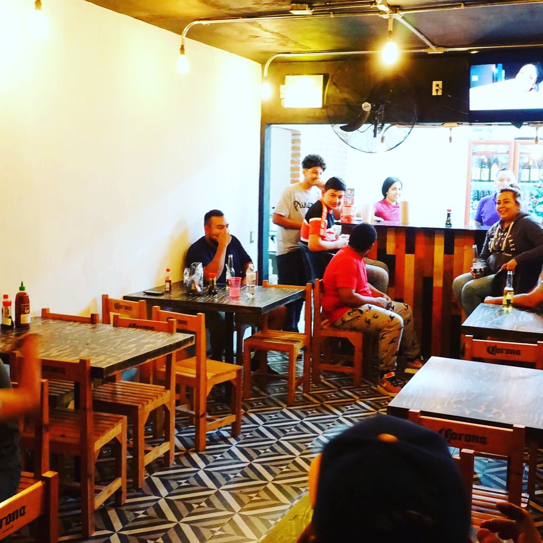 El perro negro sushi bar&wings image 1