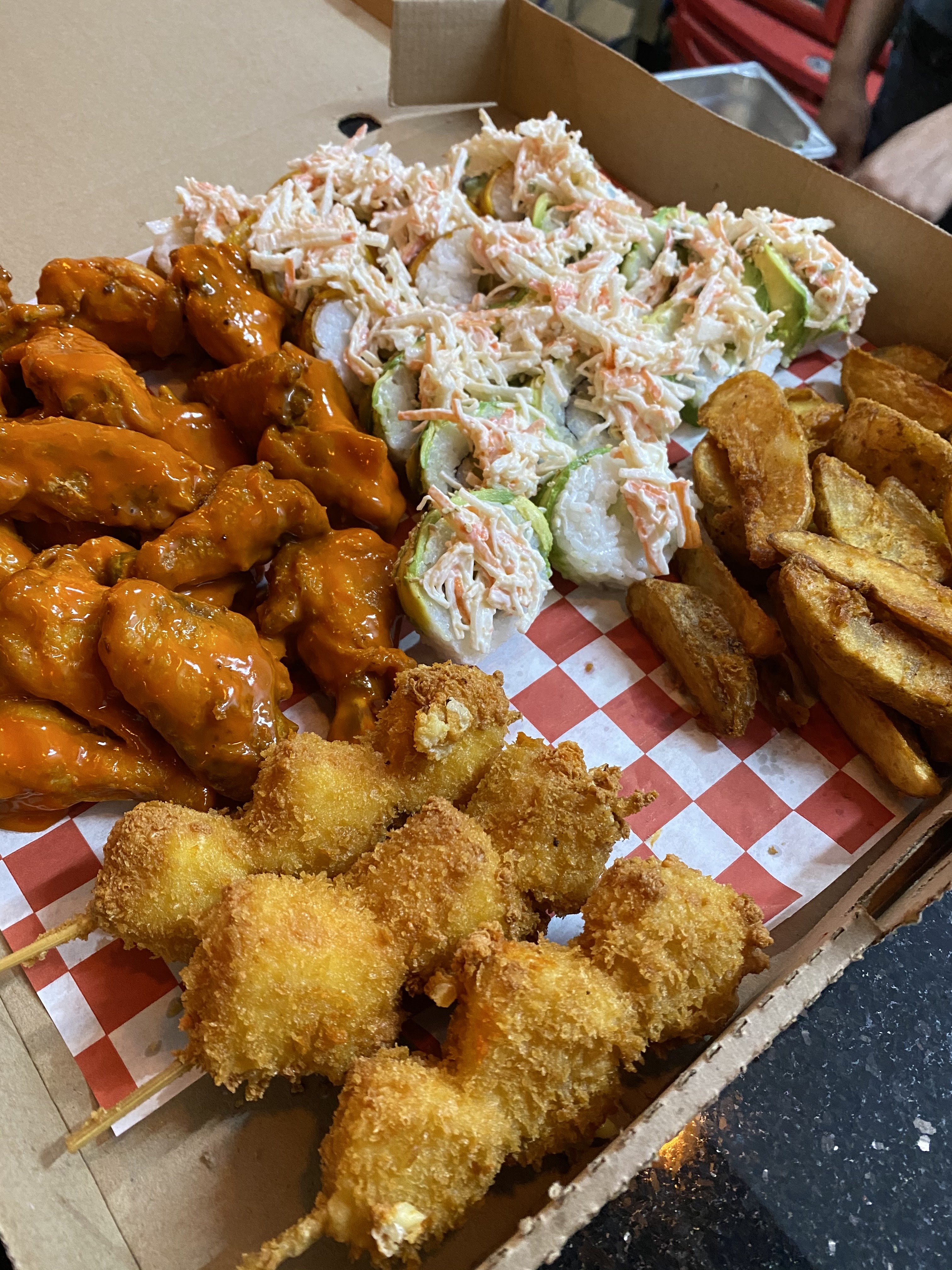 El perro negro sushi bar&wings image 6