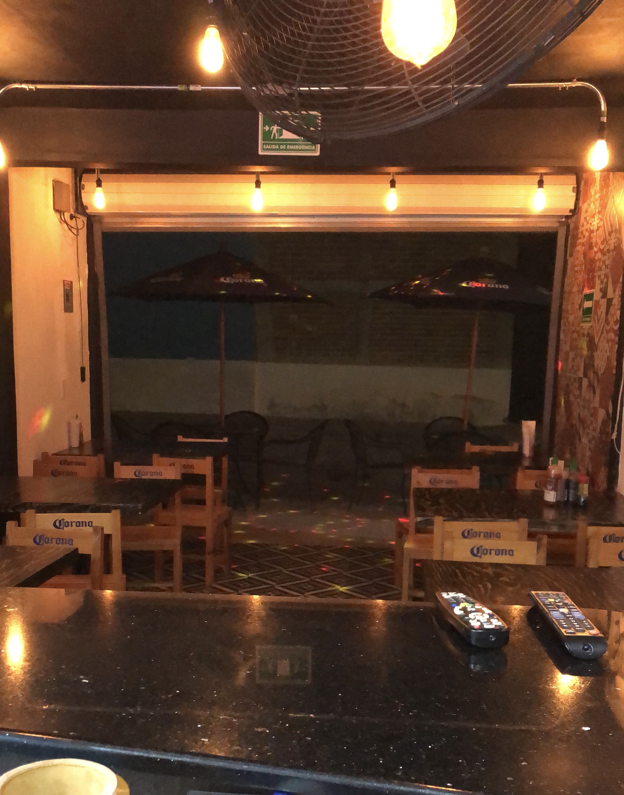 El perro negro sushi bar&wings image 10