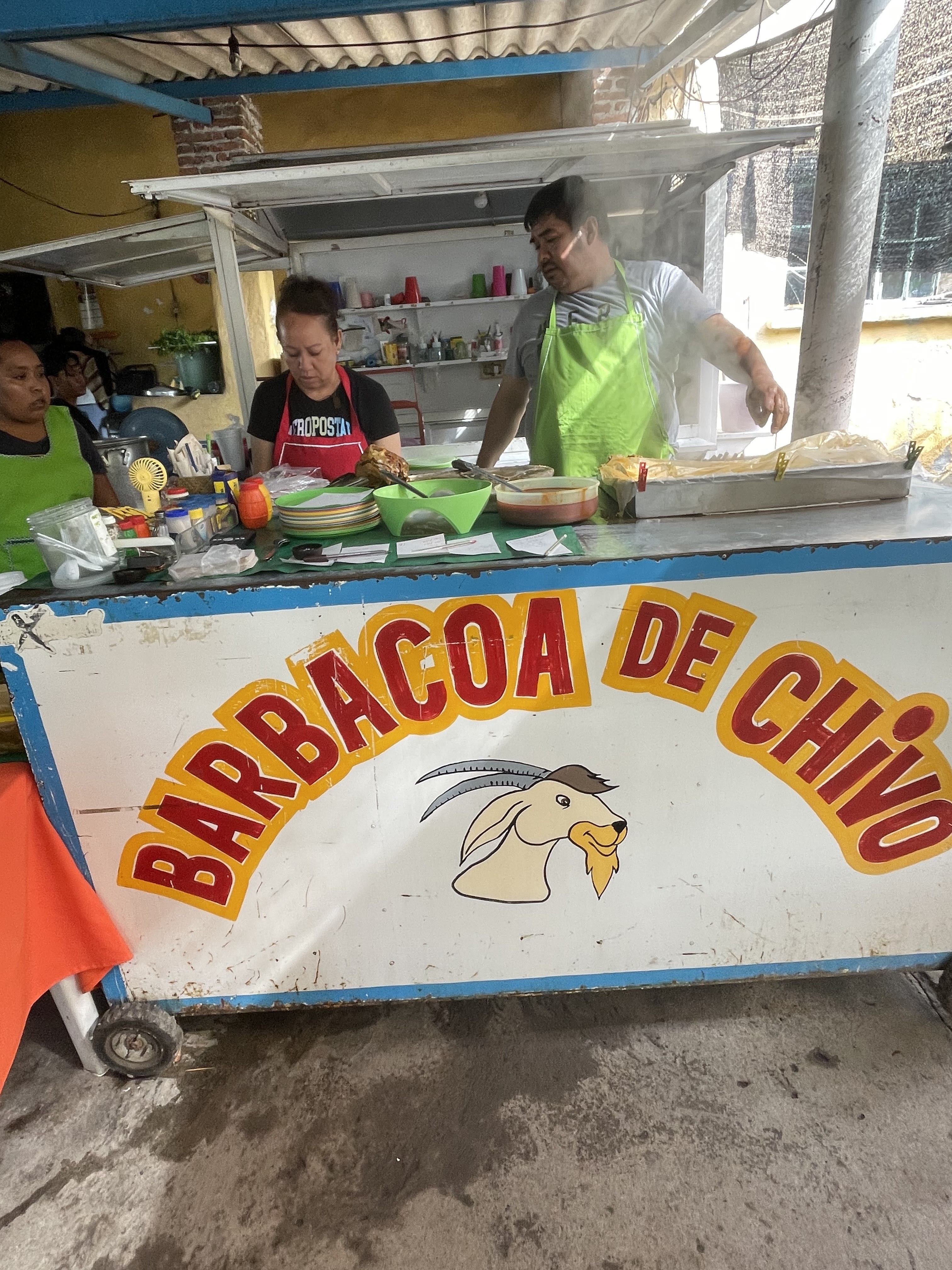 Barbacoa de chivo don chava en rodeo mor. image 3