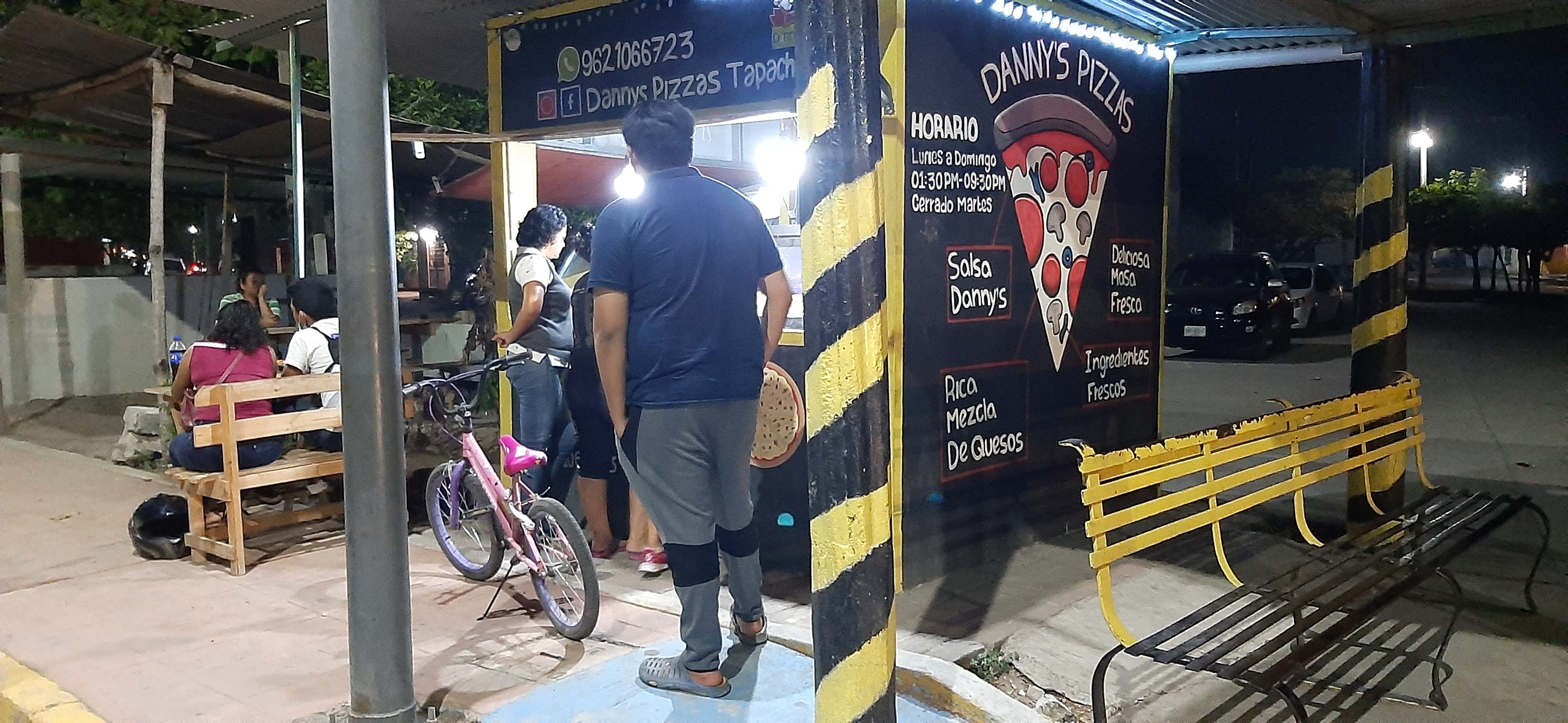 DANNYS PIZZAS TAPACHULA image 1