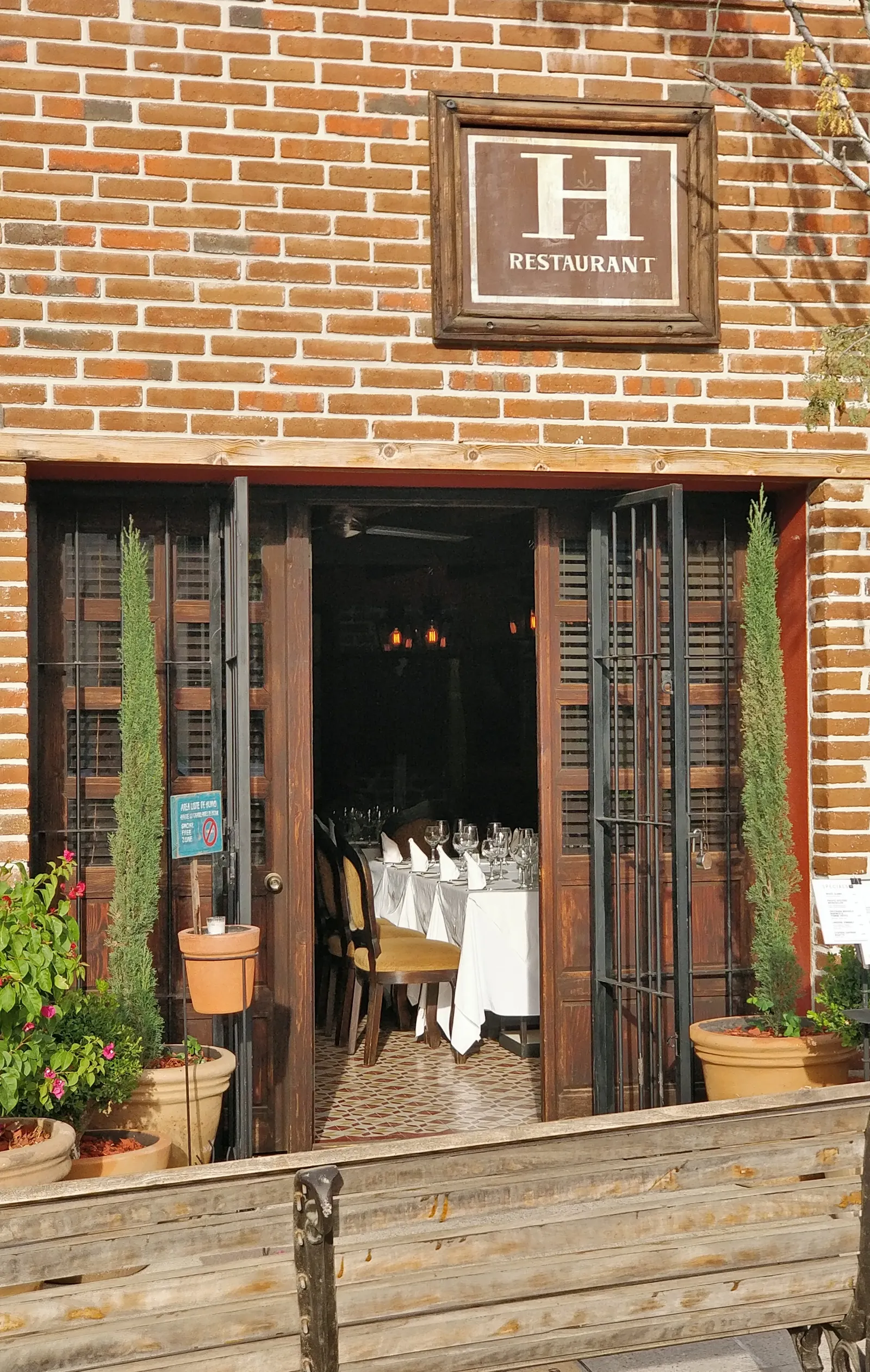 H Restaurant image 6