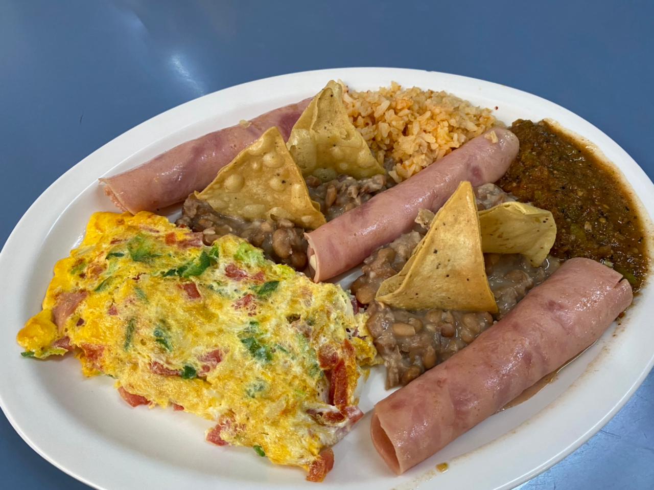 Loncheria Y Mariscos La Peñita image 4