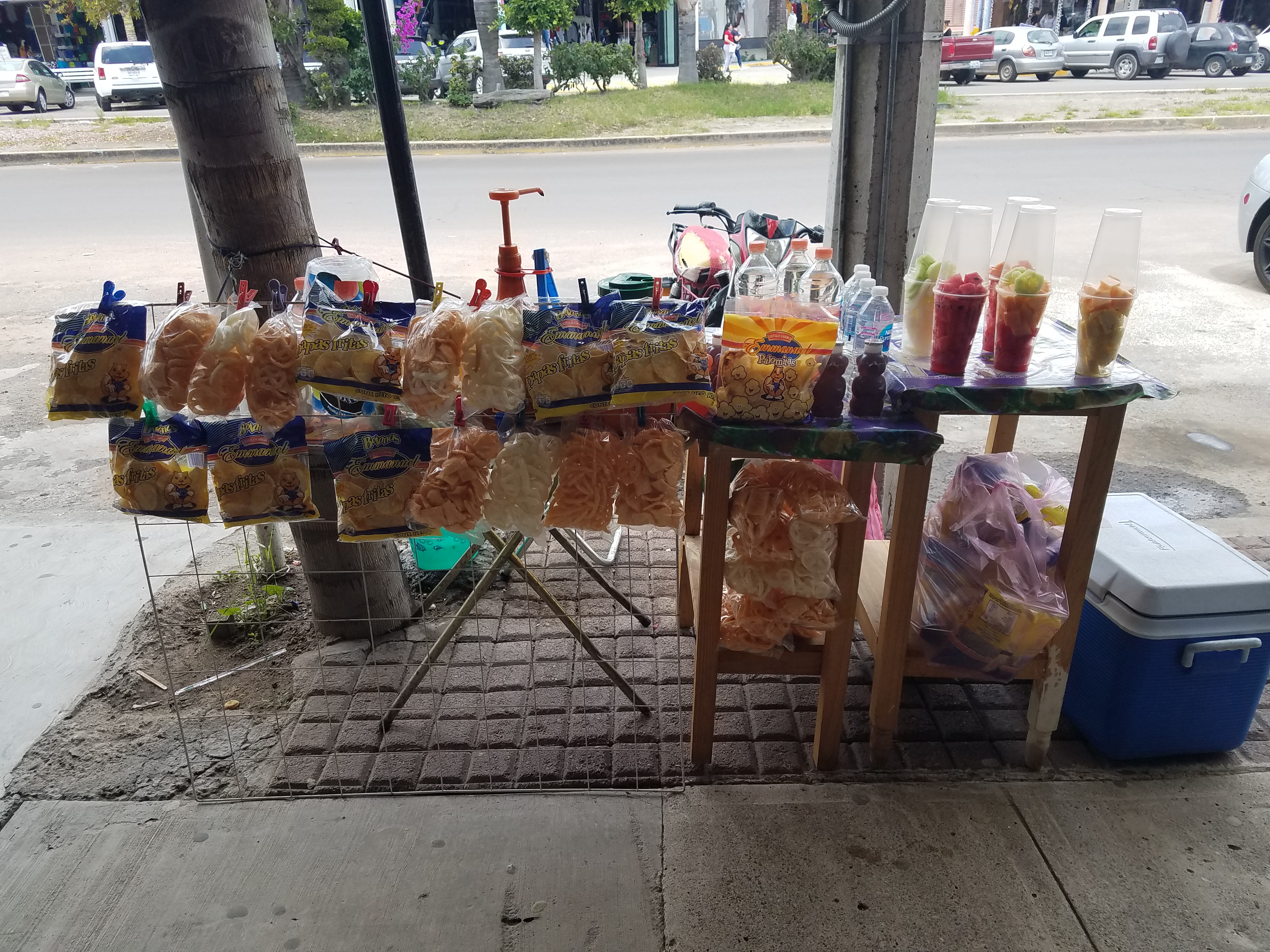 Papas Preparadas Y Frutas image 1