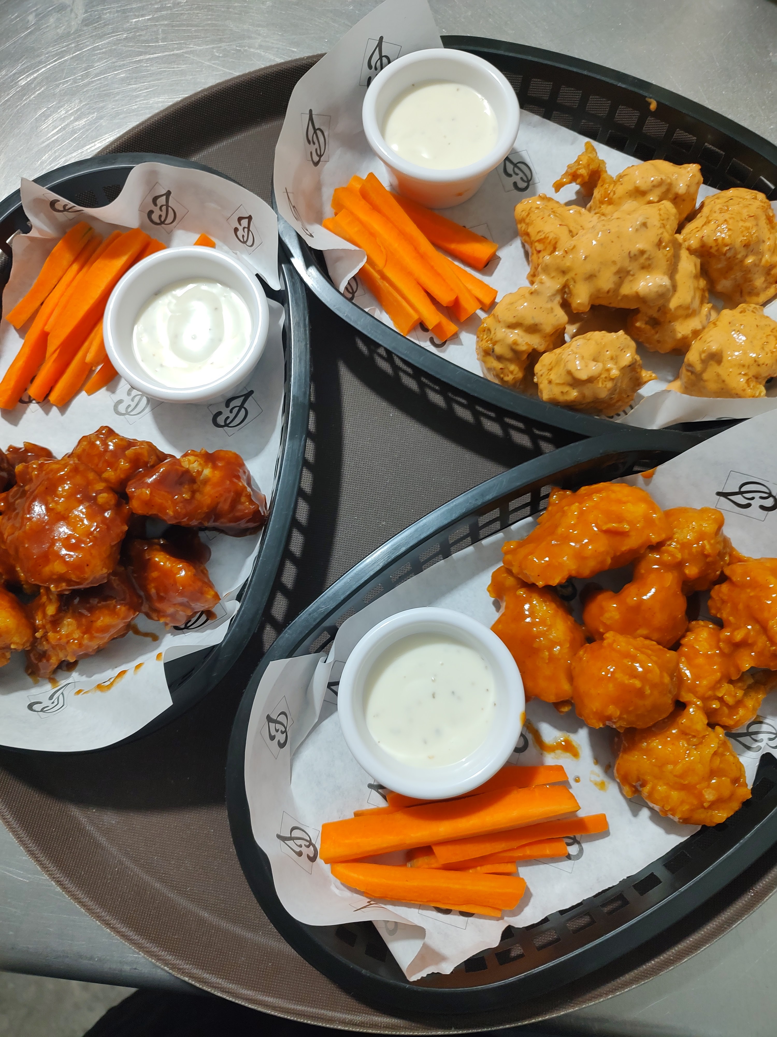 JD Alitas & Burgers image 4