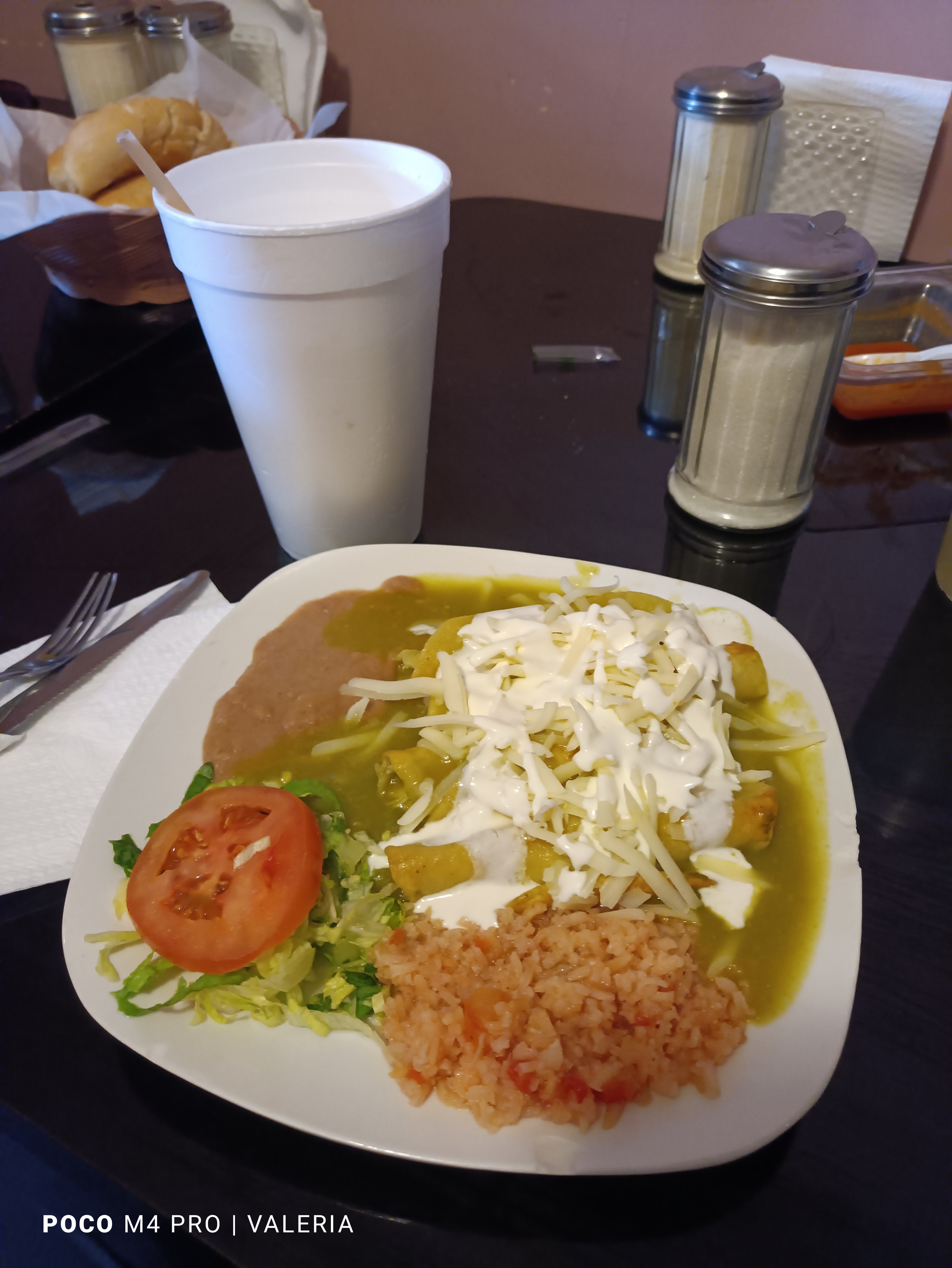 Las Palmas Cafetería image 2