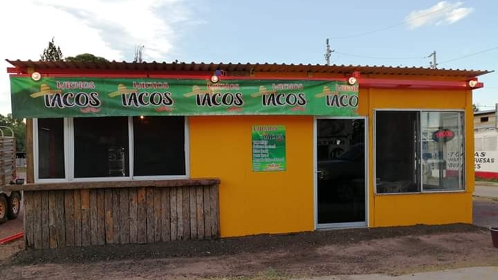 Wichos tacos image 1