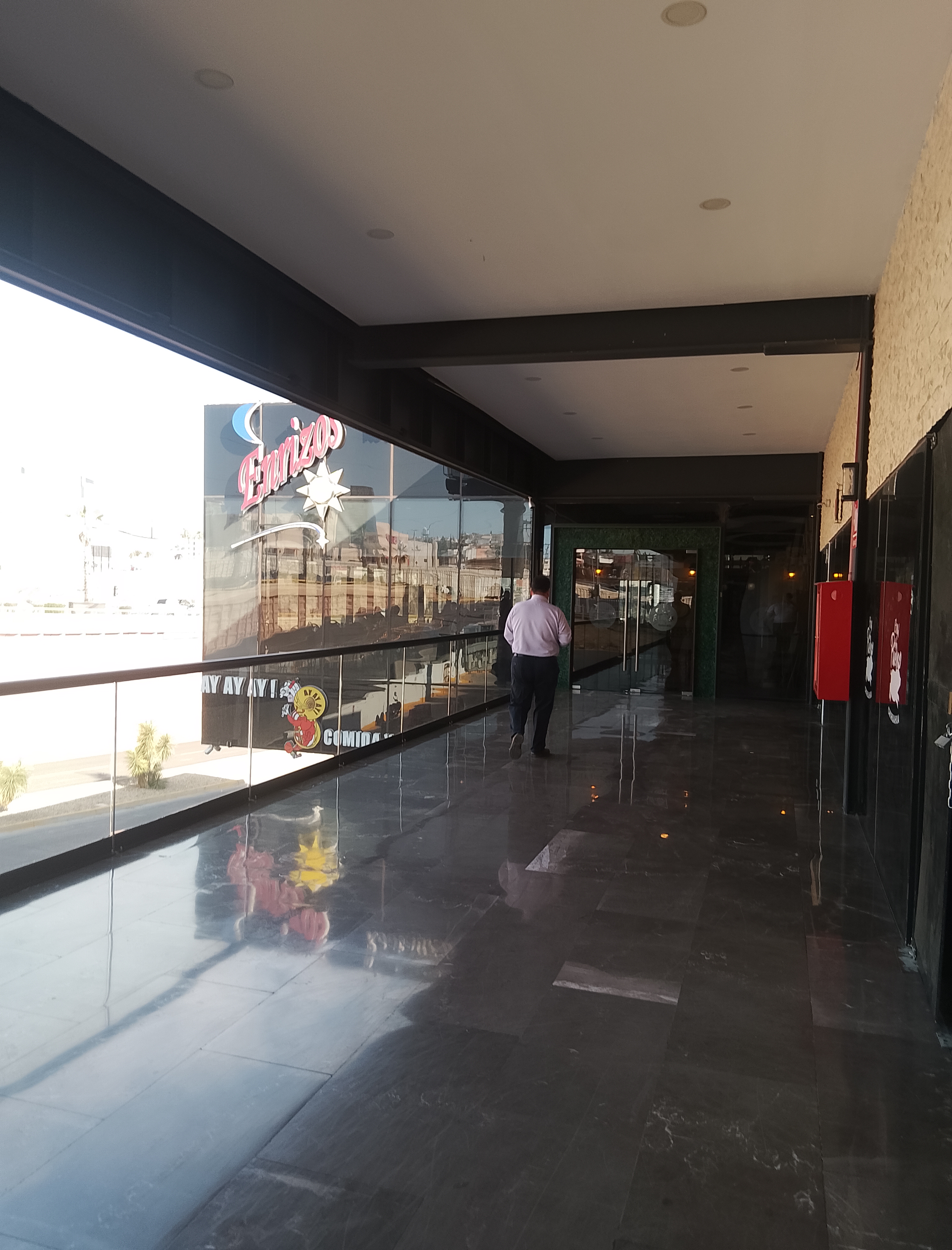 Enrizos restaurante Plaza HEBE image 9