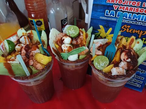 antojitos locos y mariscos la palmira image 2