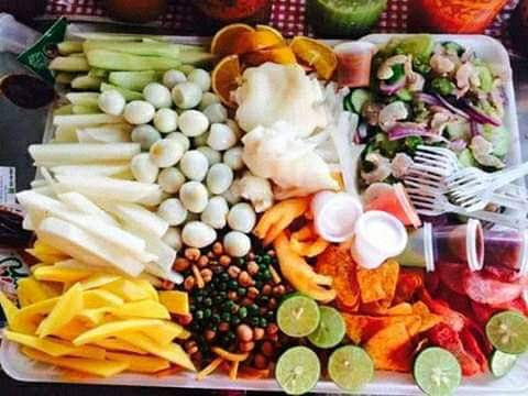 antojitos locos y mariscos la palmira image 6