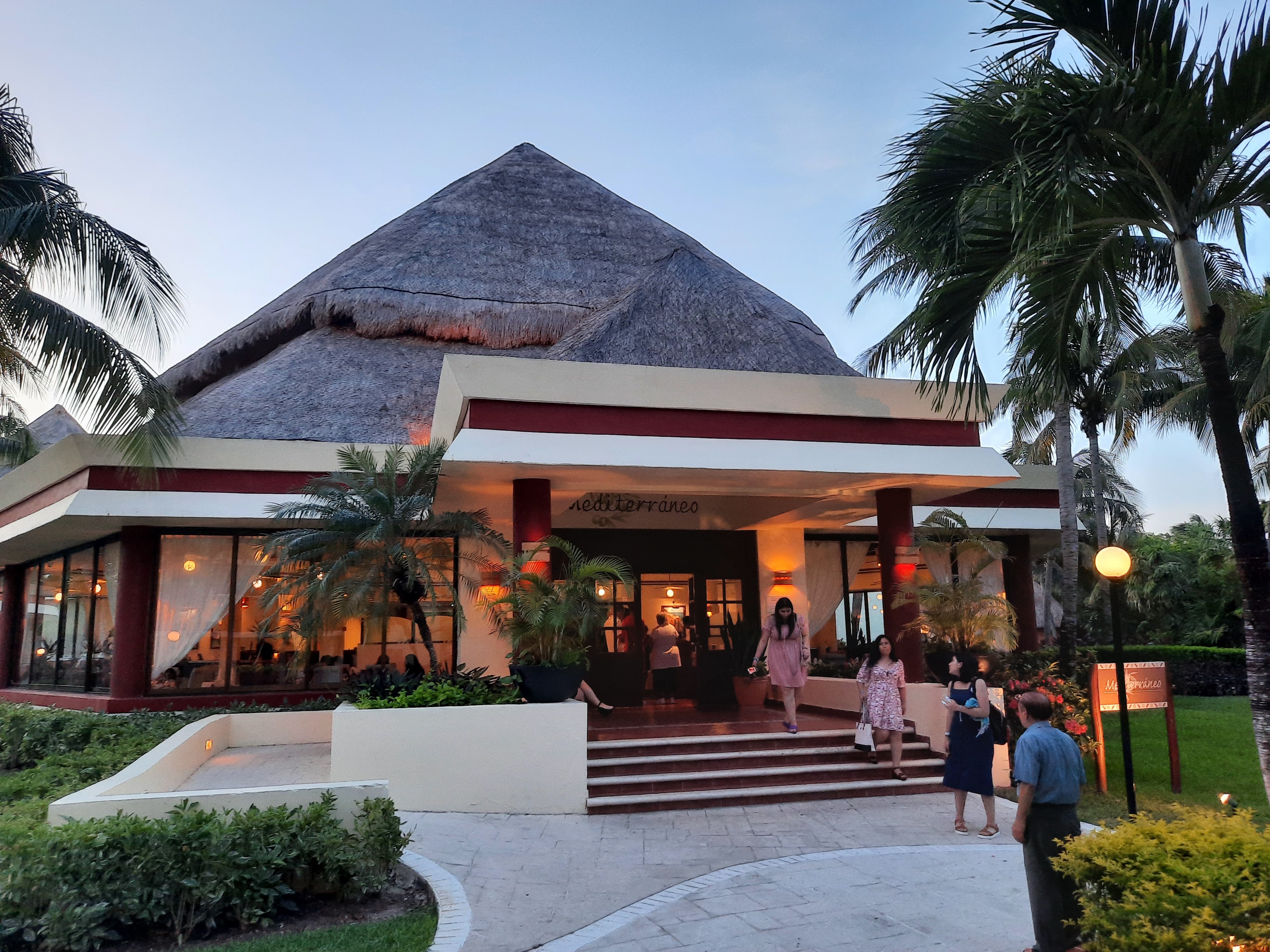 Mediterráneo Restaurant image 9