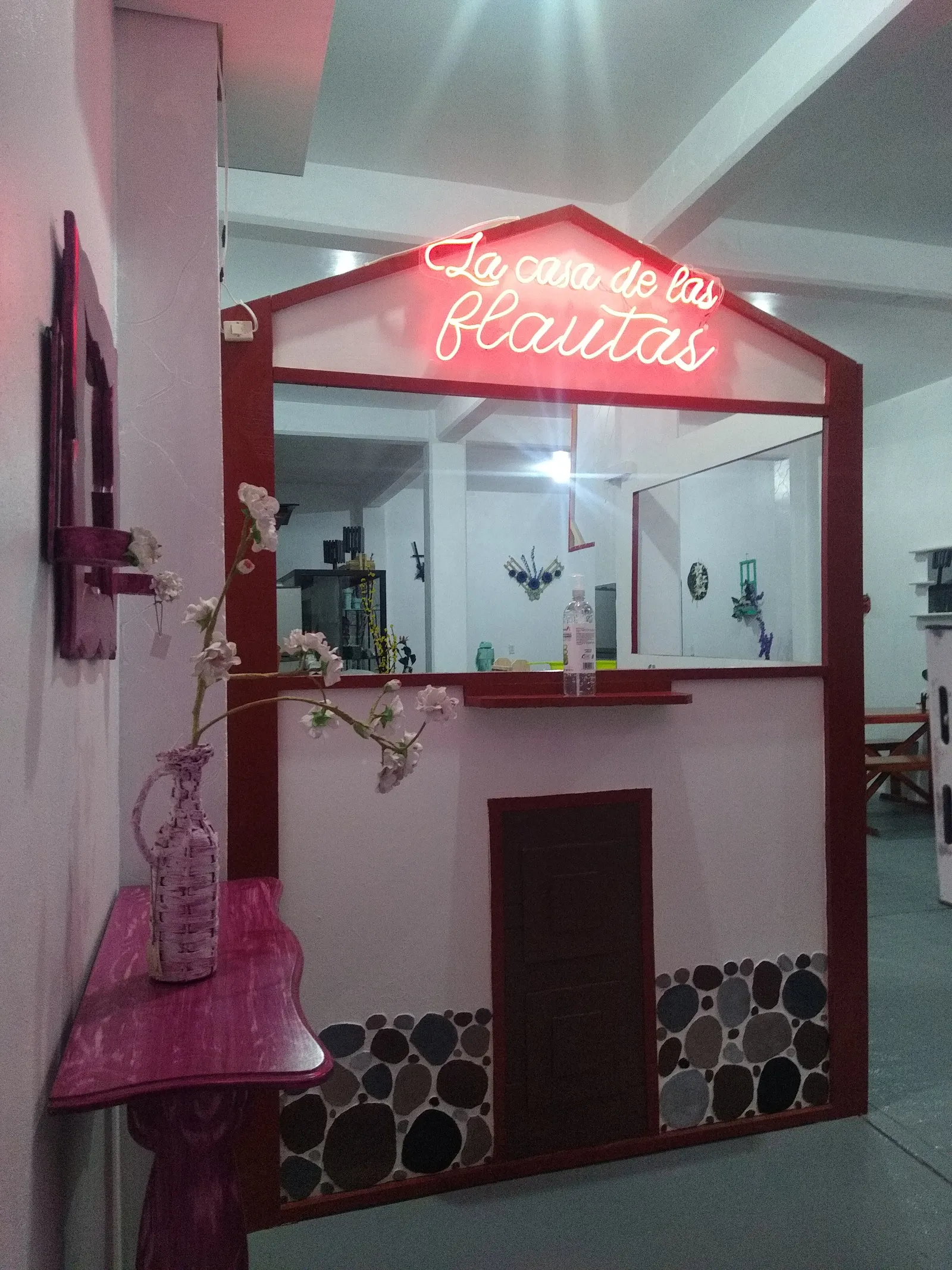 LA CASA DE LAS FLAUTAS. image 9
