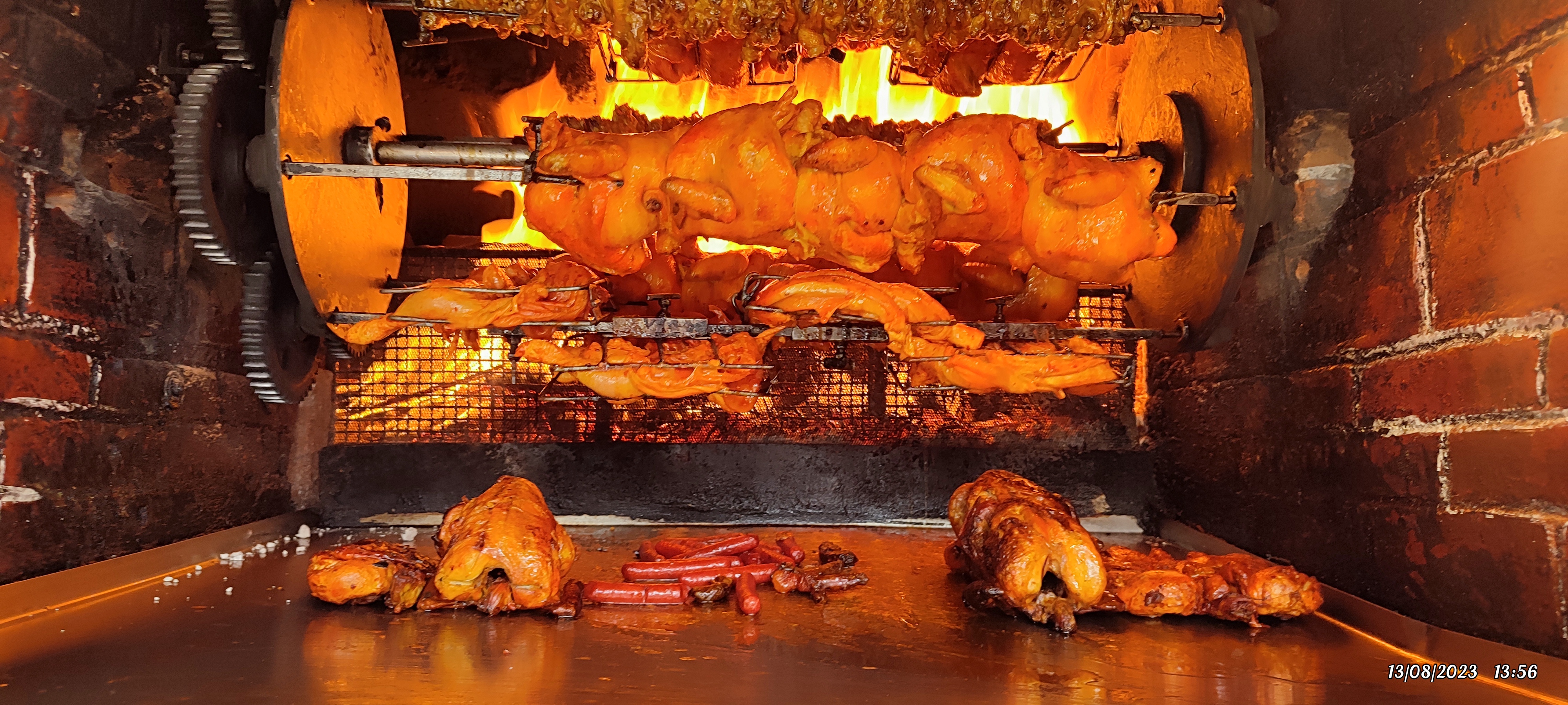 Pollos a La Leña image 2