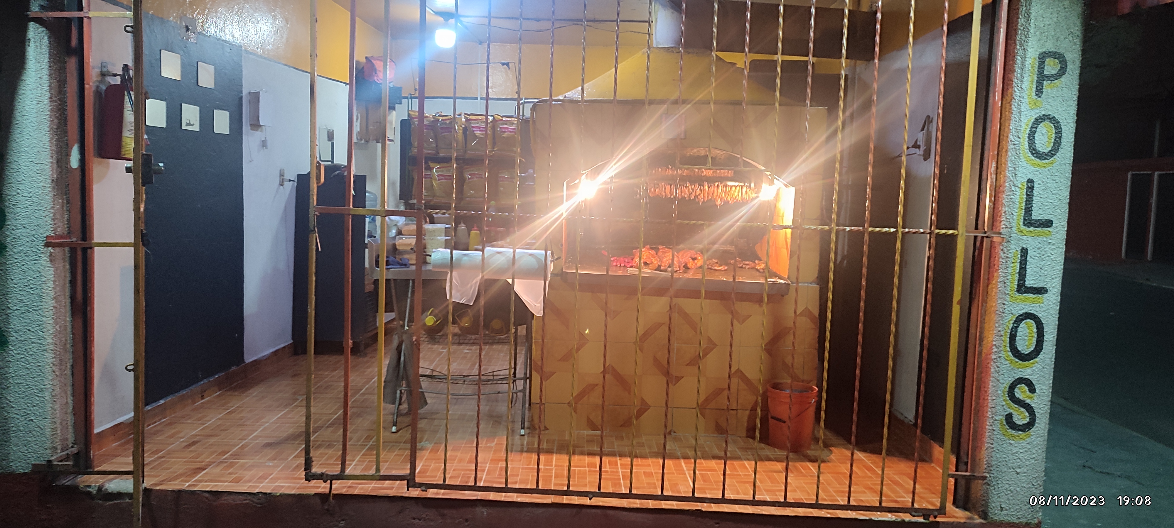 Pollos a La Leña image 4