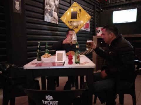 Alitas y hamburguesas BullWings image 7