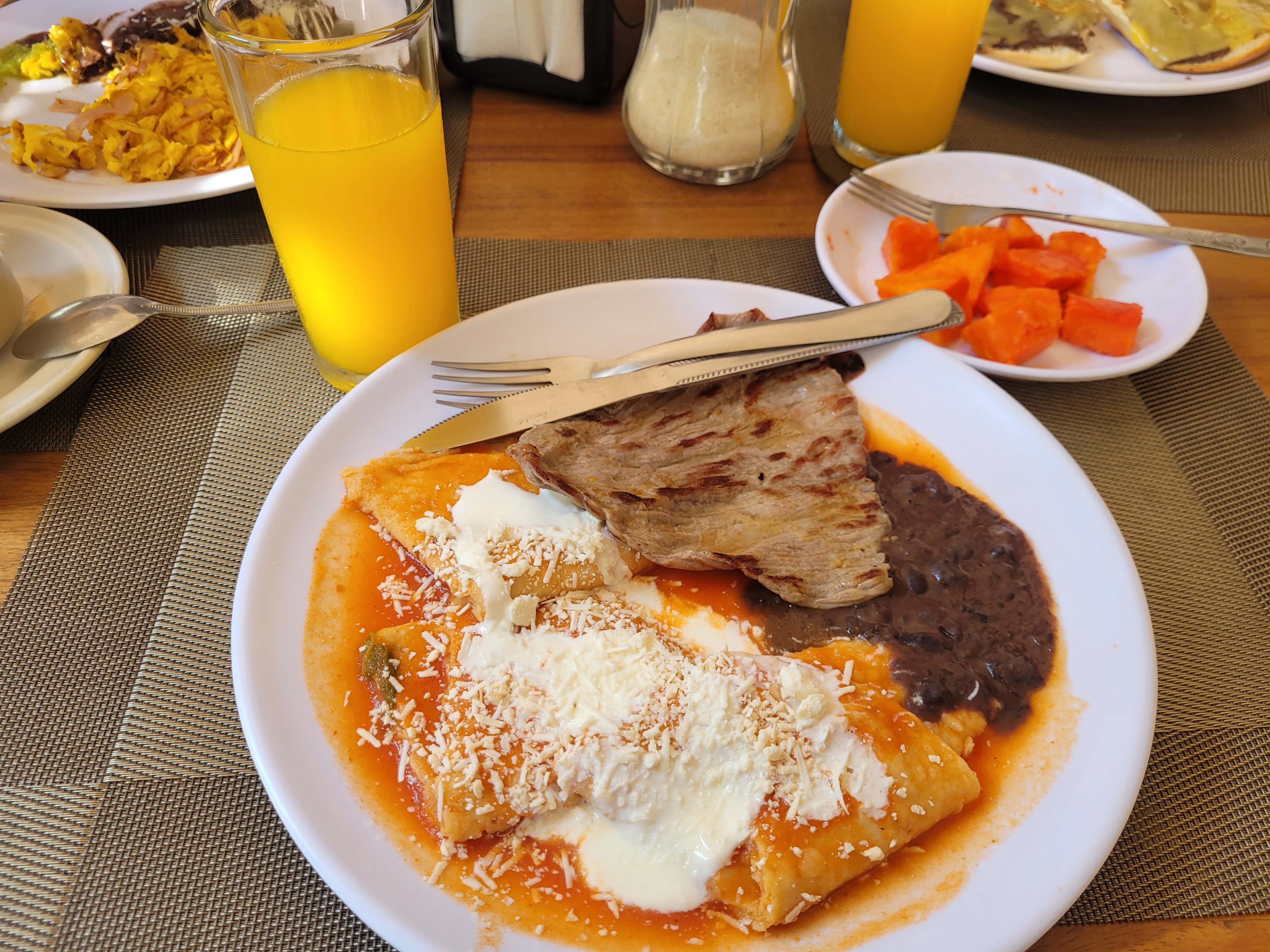 Tauro Restaurante Bar image 1