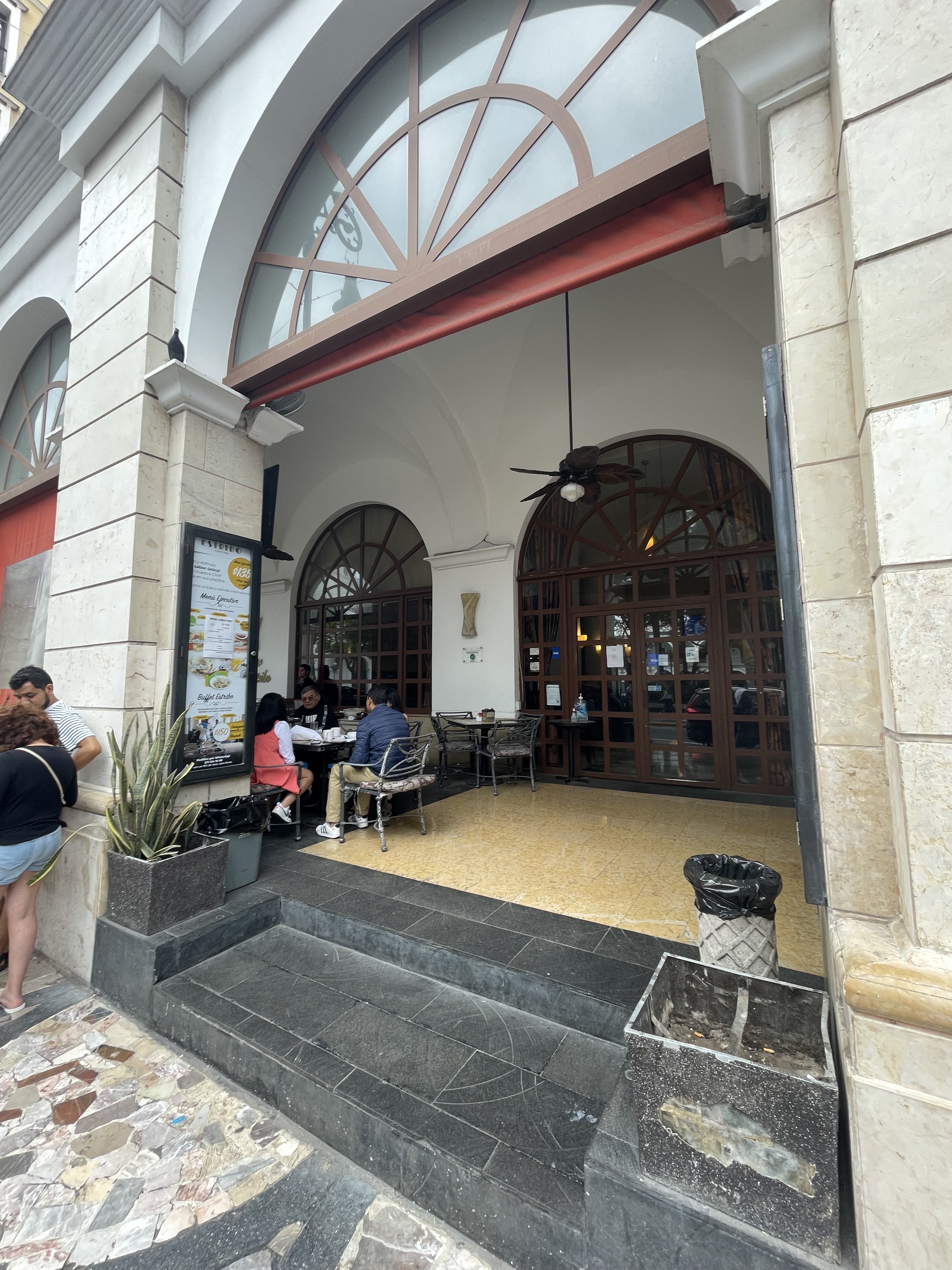 Bar "El Estribo" image 8