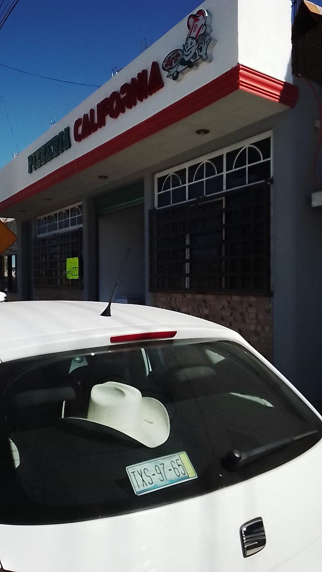 Pizzería California image 6