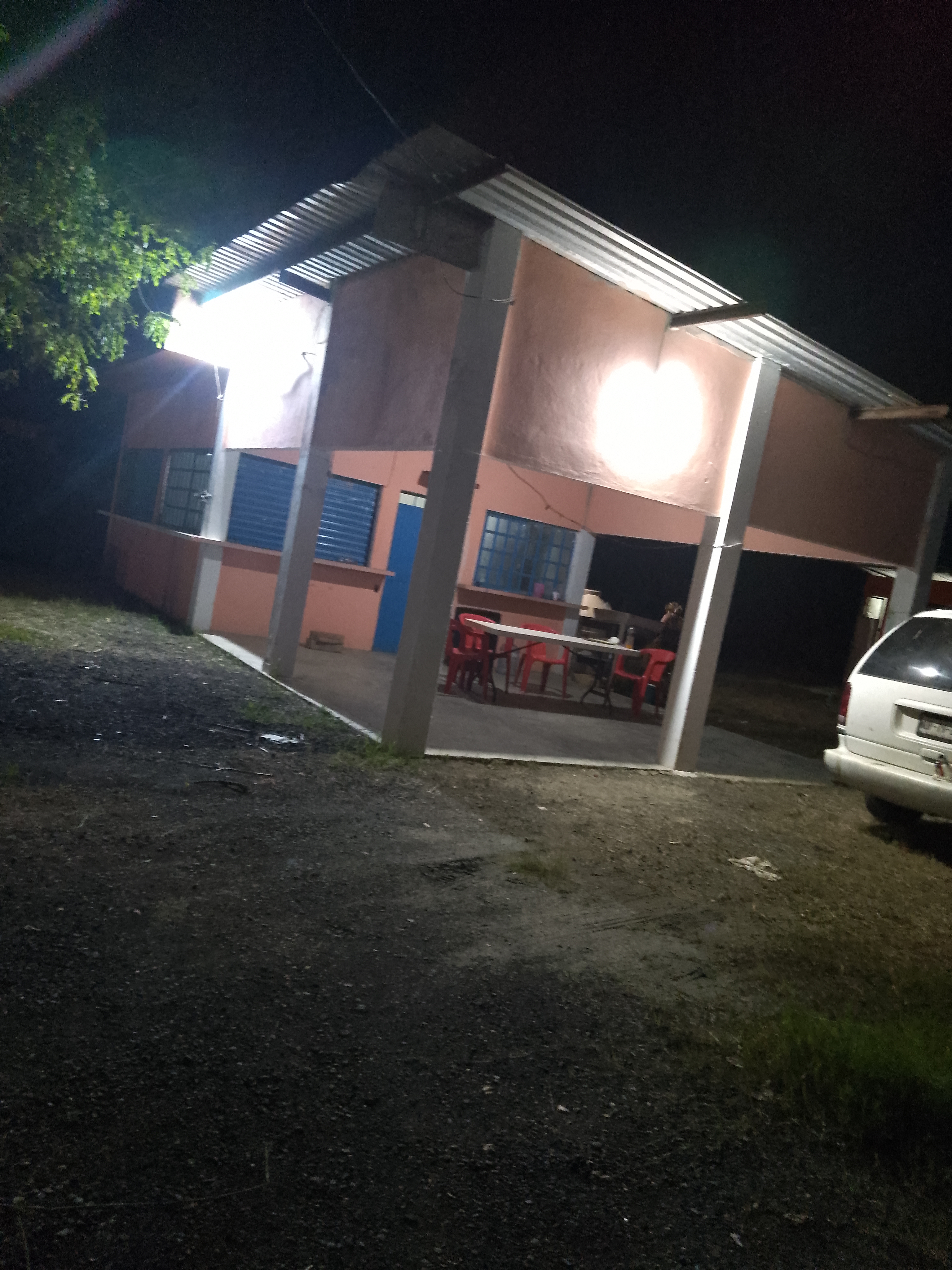 Comedor las palomas image 1