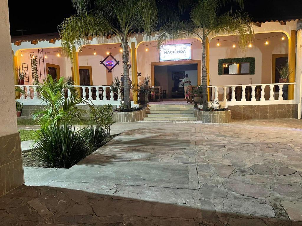 Hacienda Wings & Bar image 1