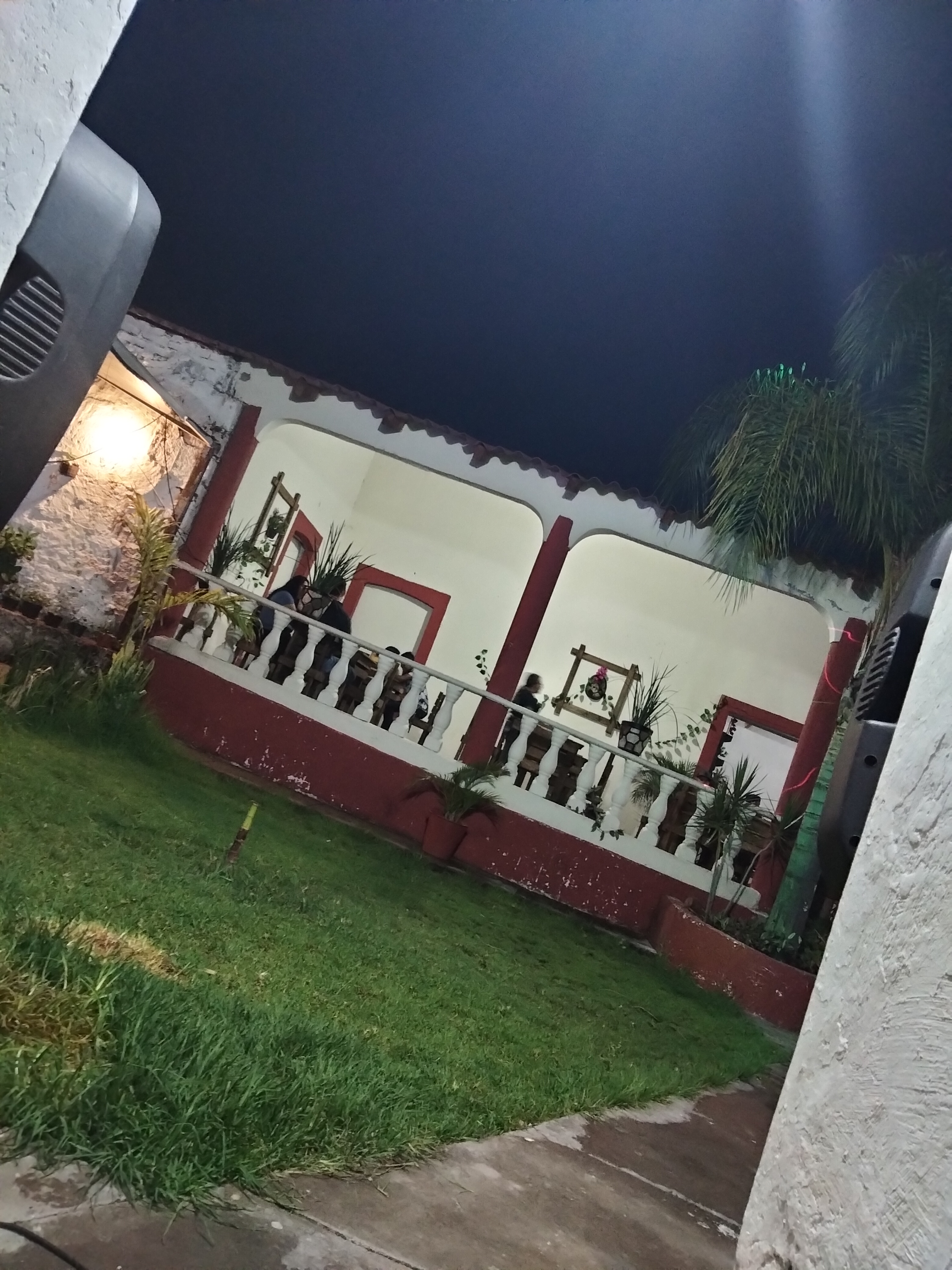 Hacienda Wings & Bar image 4