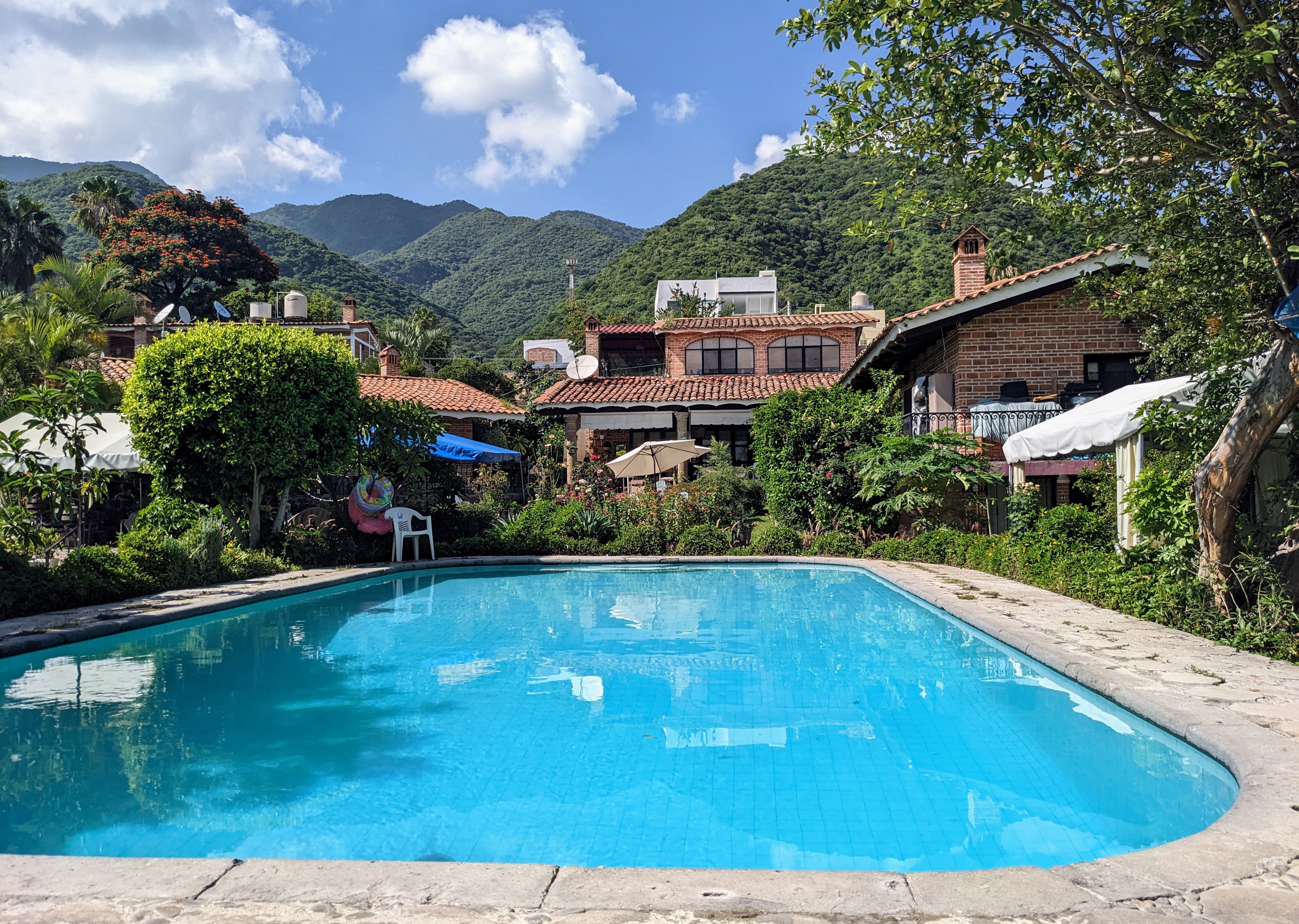 Mel's Casa Social image 3