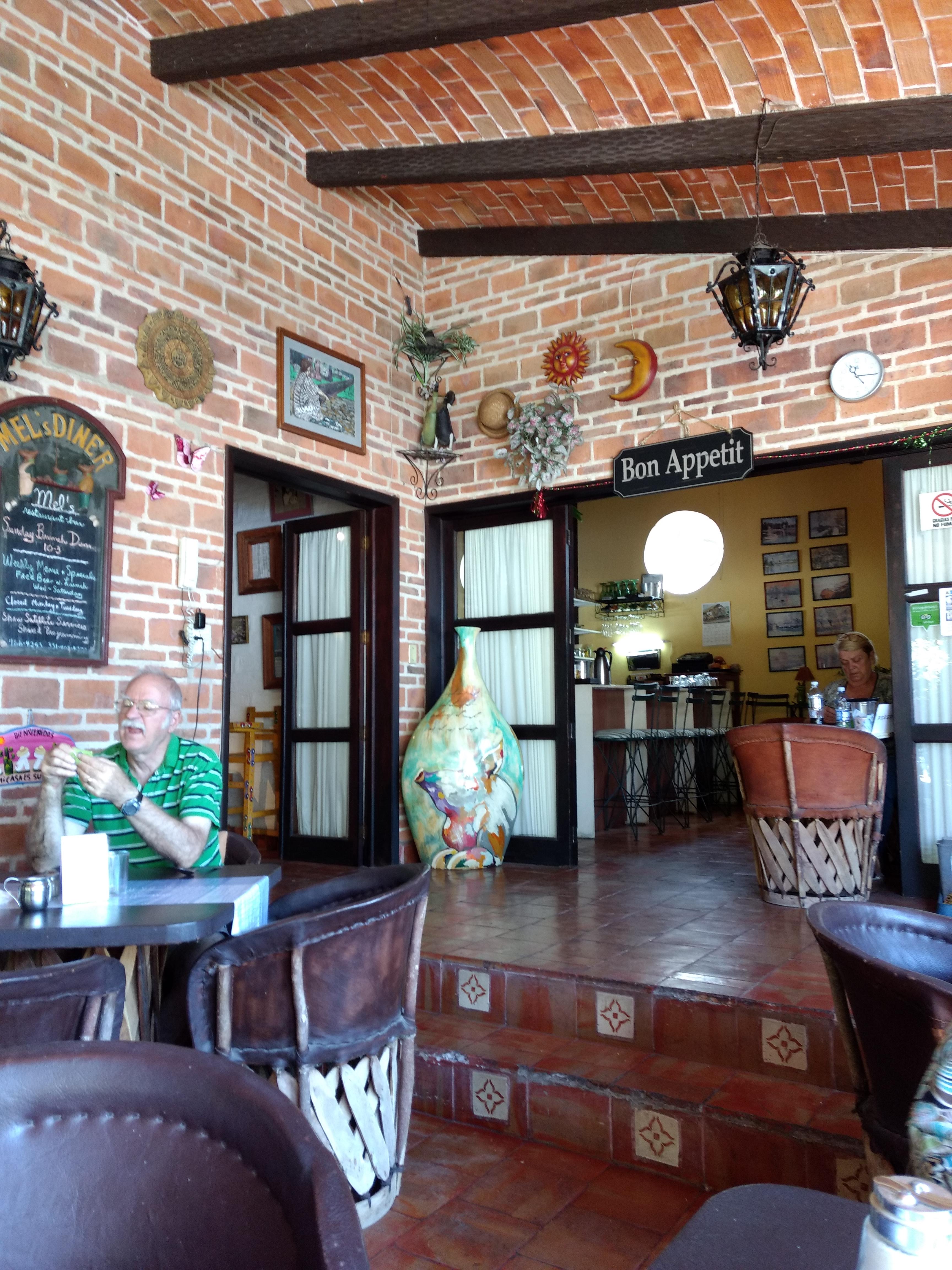 Mel's Casa Social image 6