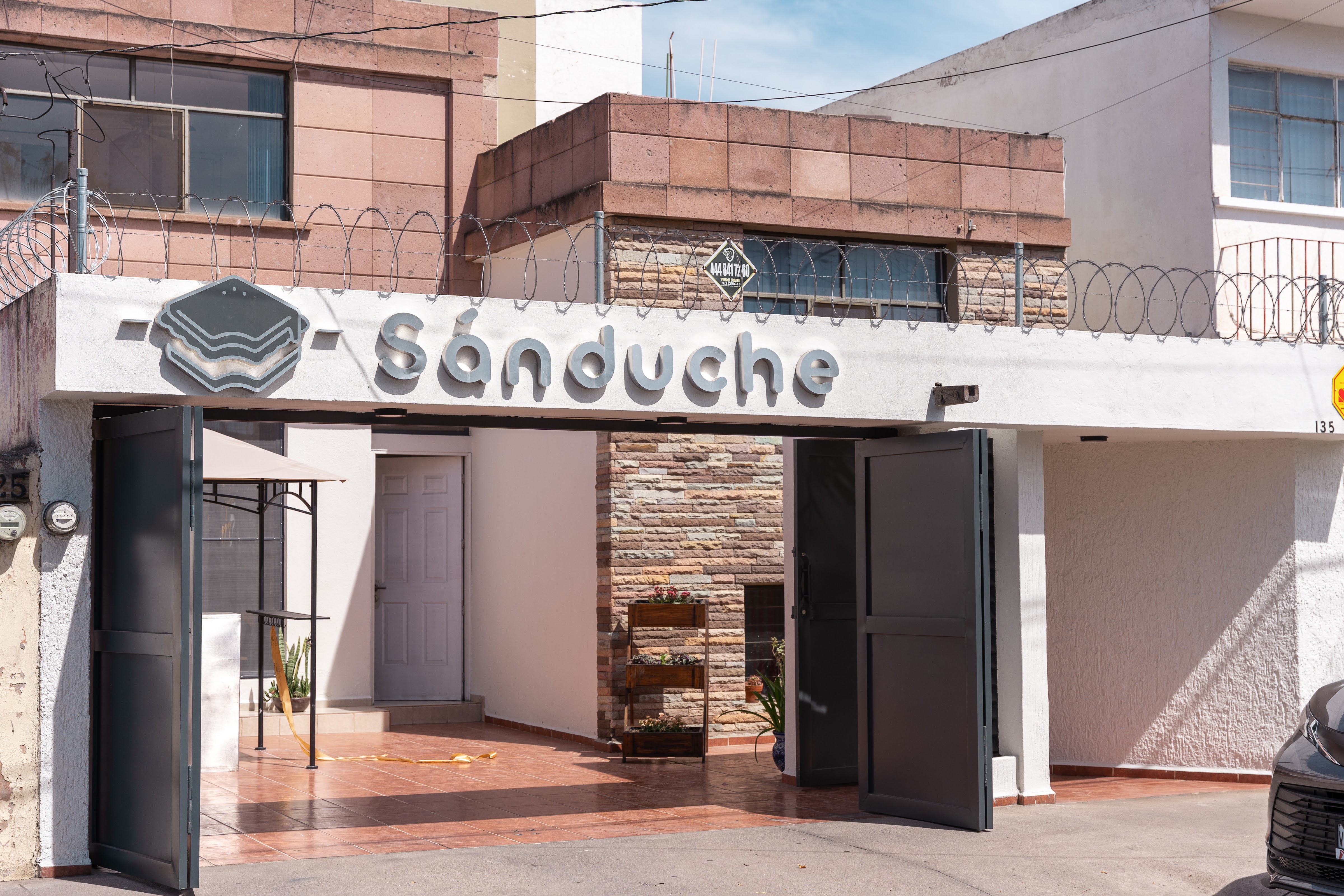 Sánduche Restaurante image 1