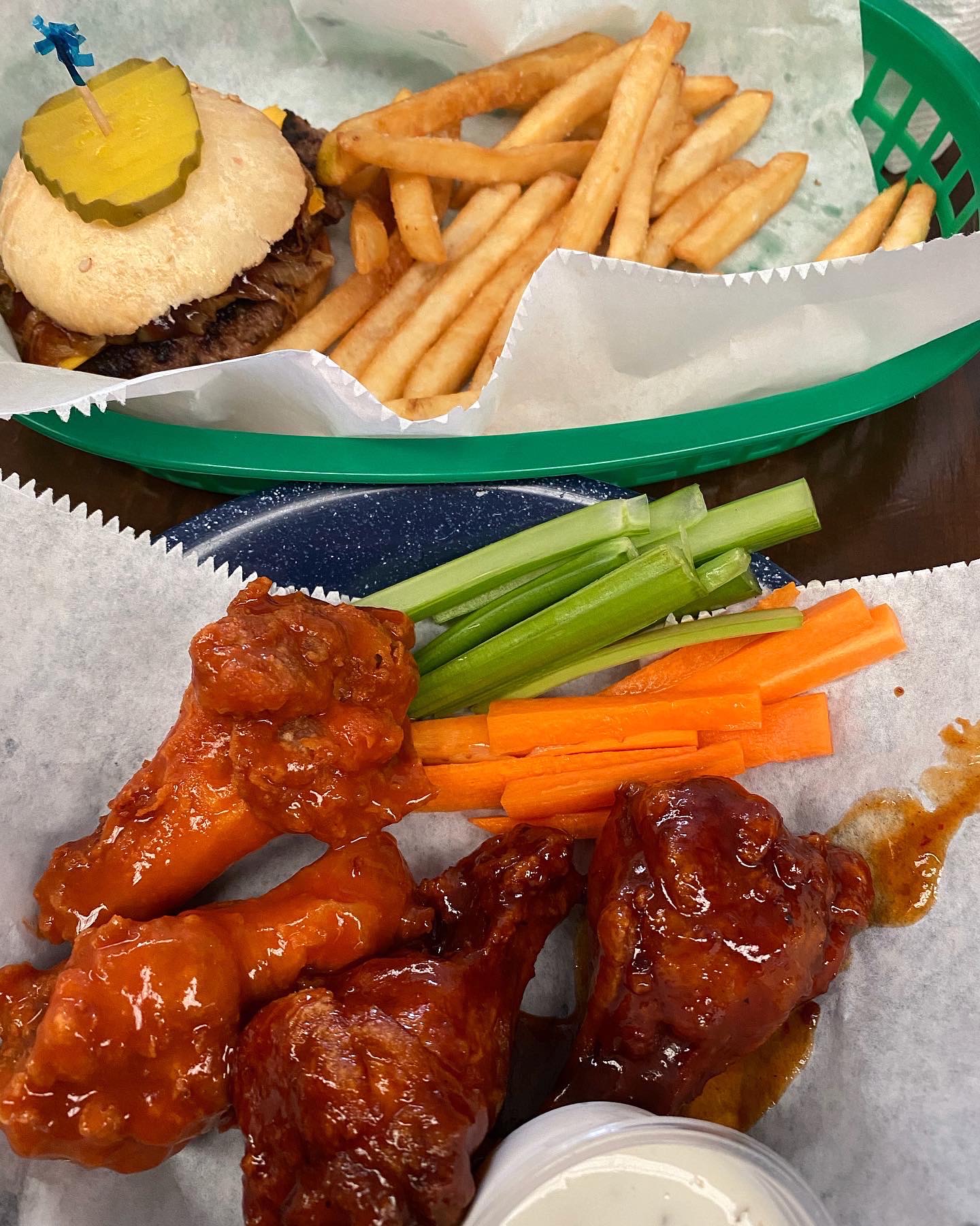 FULL HOUSE snacks & drinks image 2