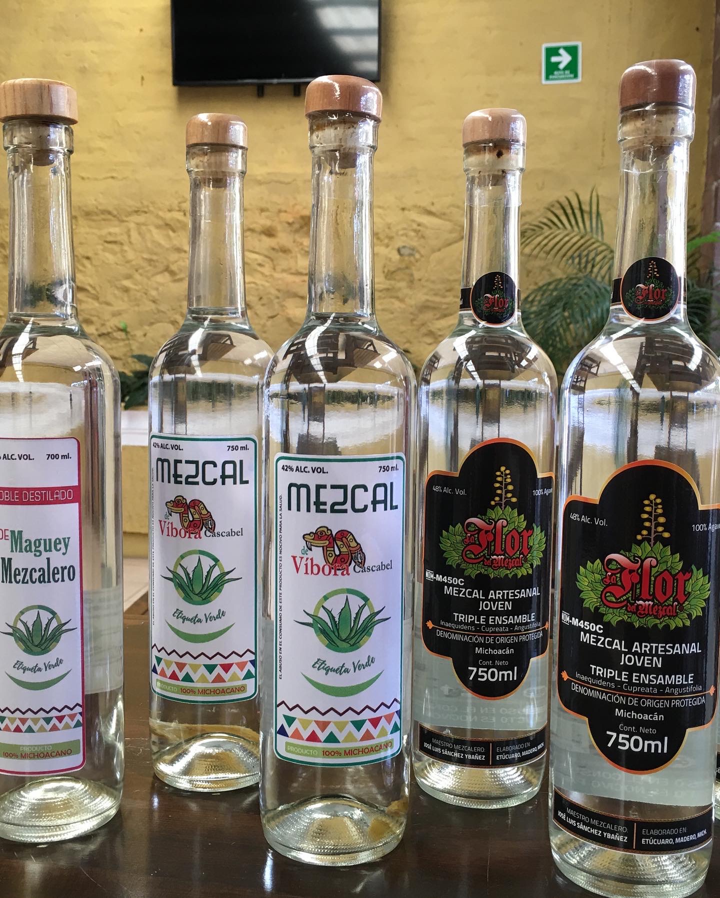 FULL HOUSE snacks & drinks image 3