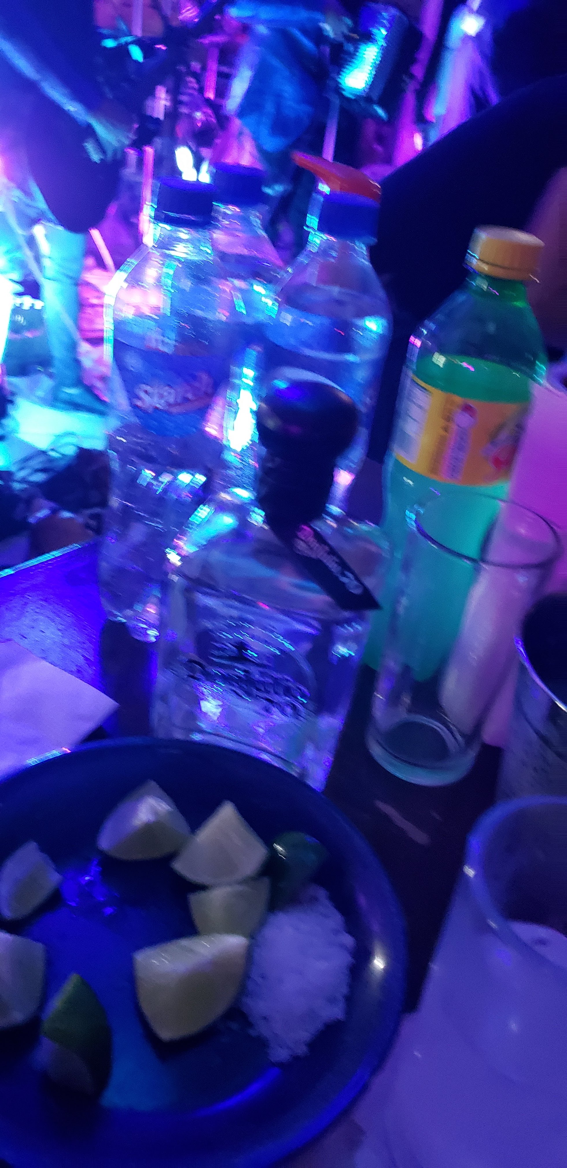 FULL HOUSE snacks & drinks image 6