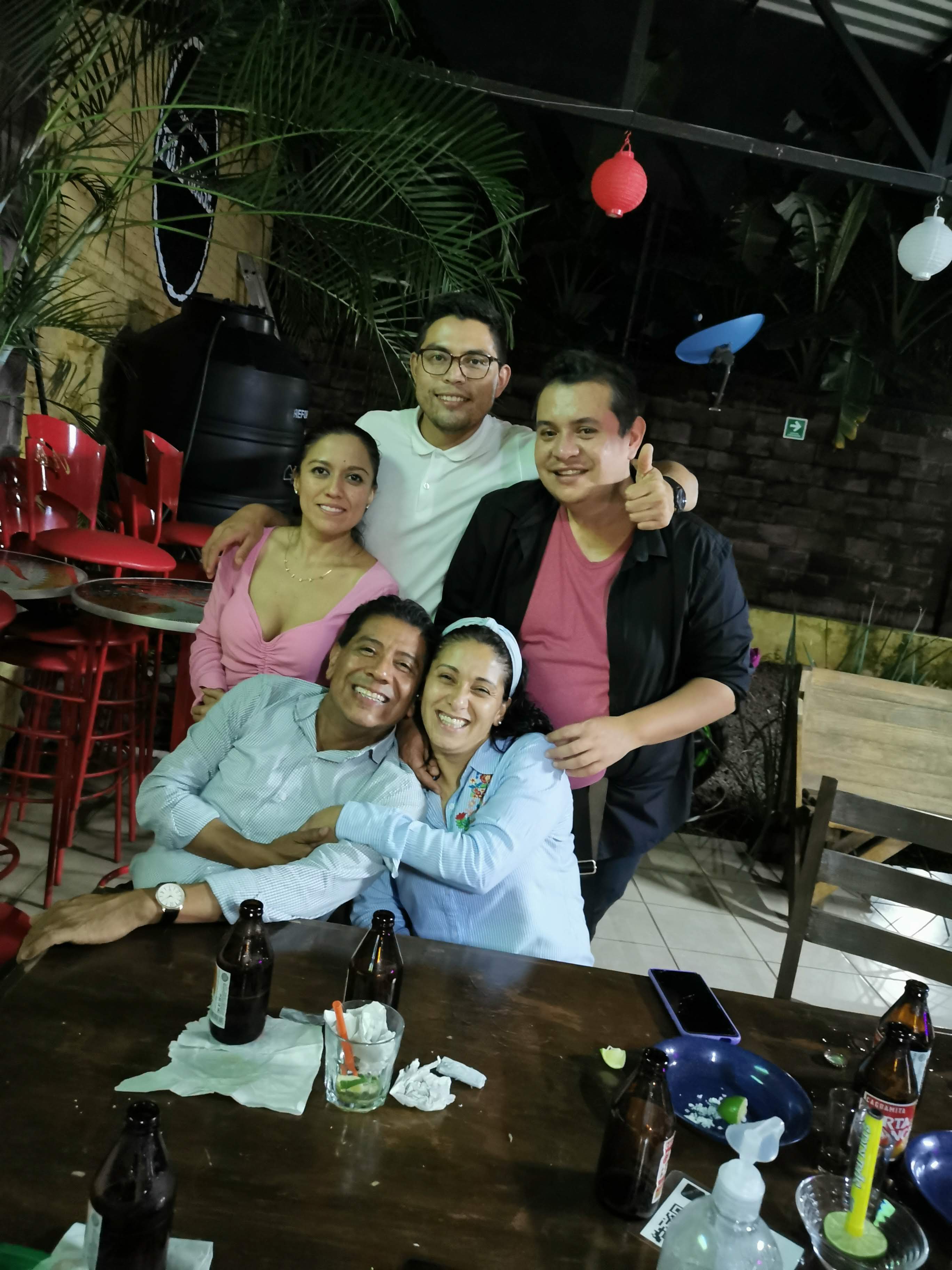 FULL HOUSE snacks & drinks image 7