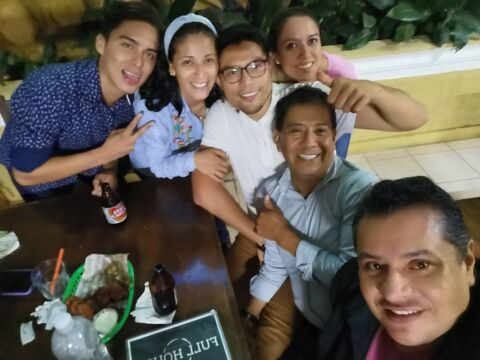 FULL HOUSE snacks & drinks image 8