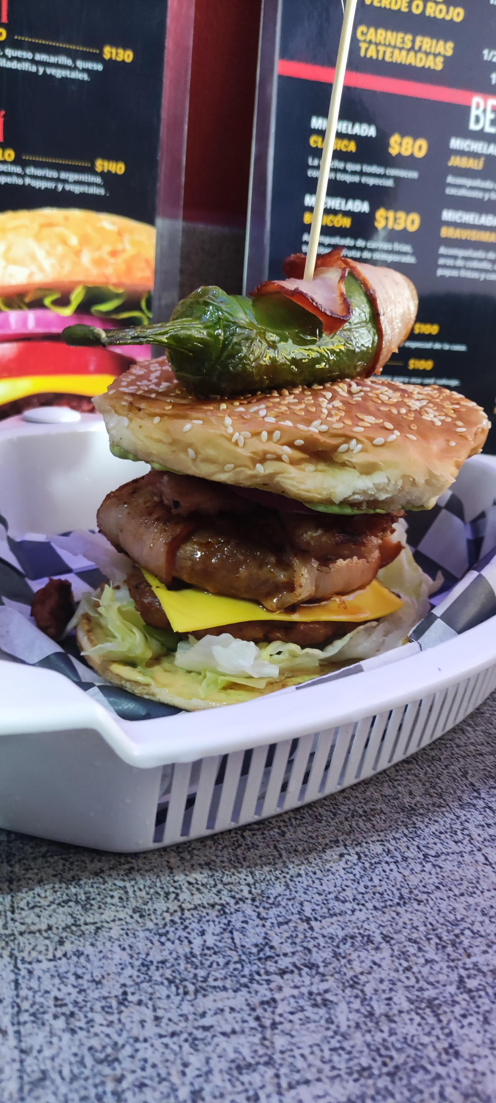 Jabalí Burger & Drinks image 10