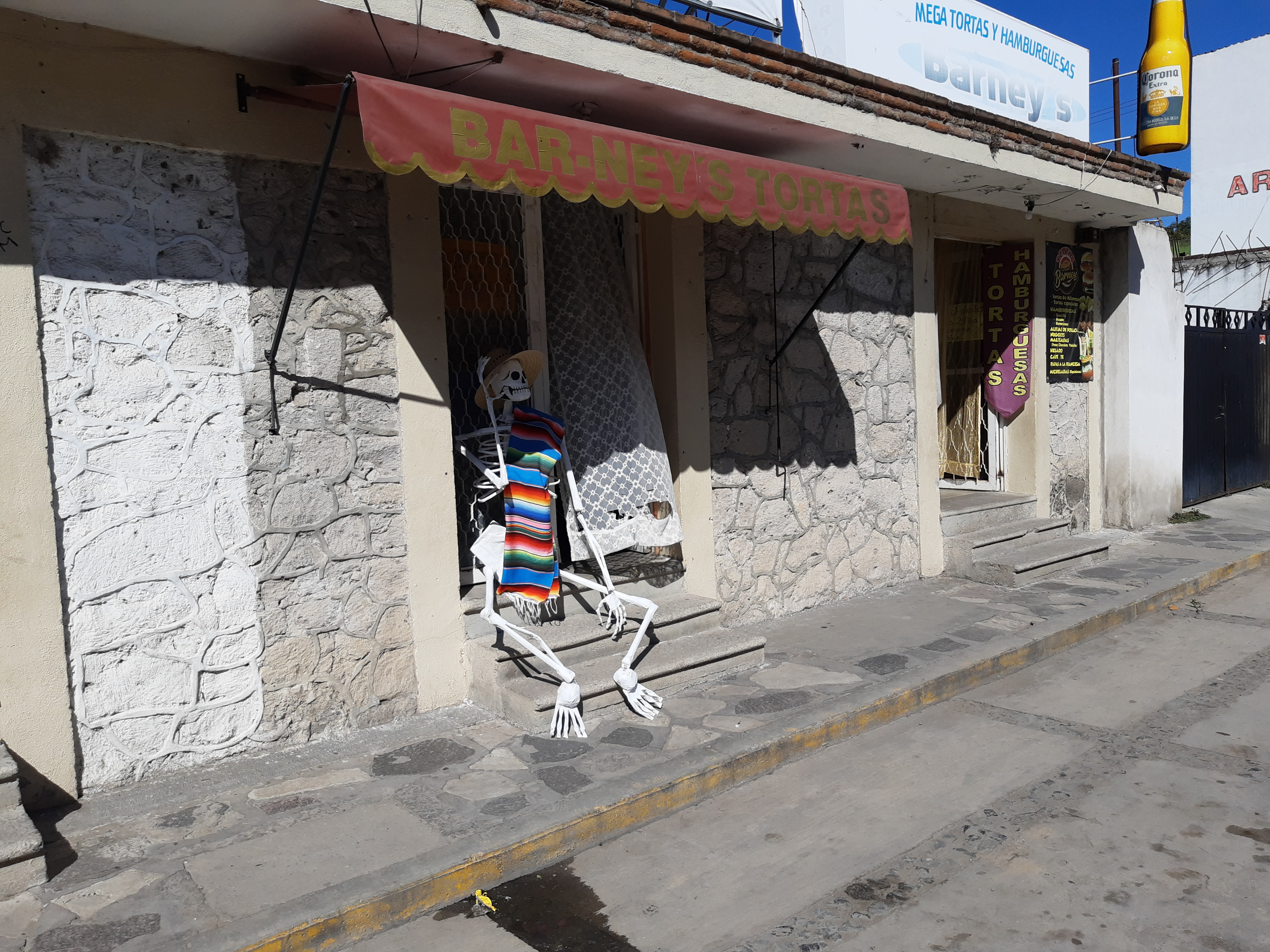 Barney's tortas y hamburguesa image 1