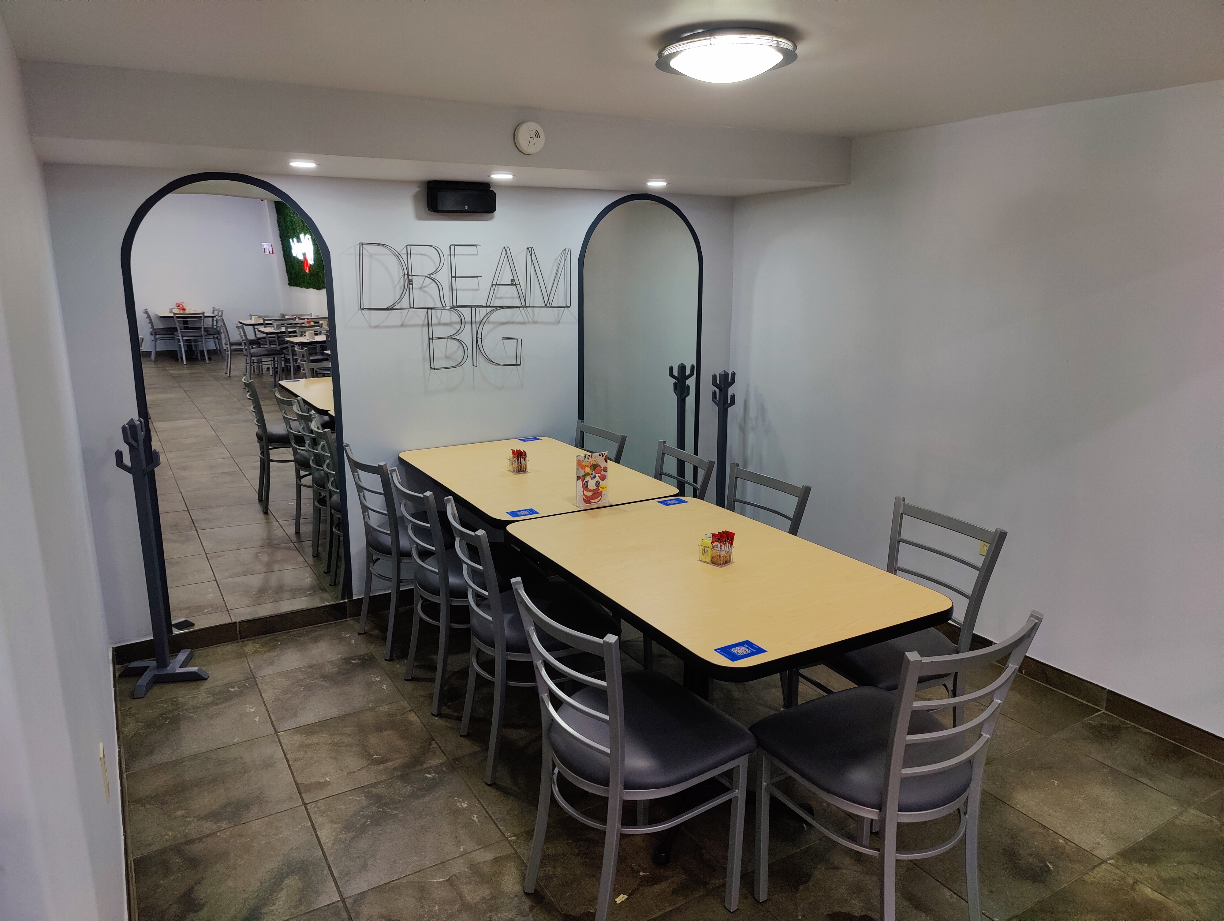 Breggfast restaurante image 5