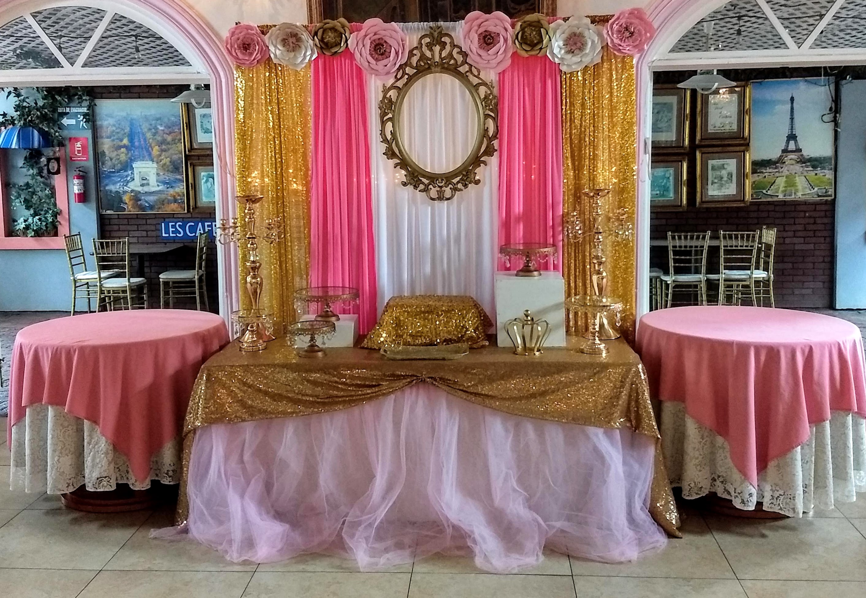 Casino Royal Restaurant image 6