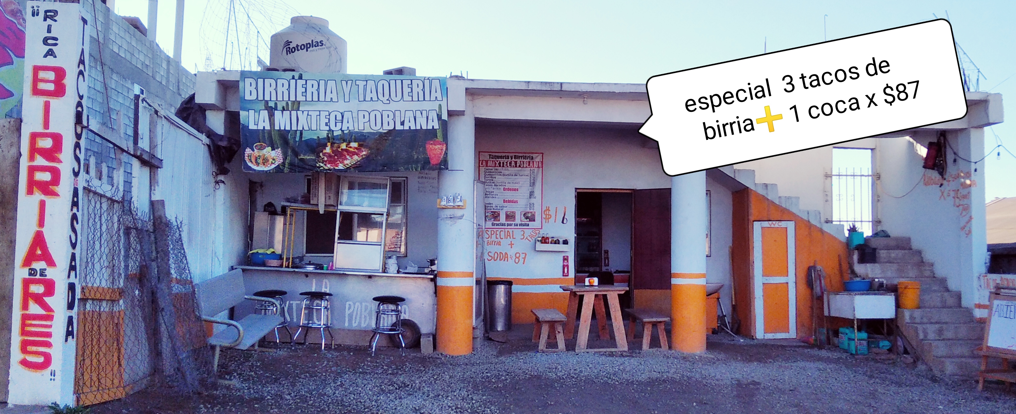 Birrieria y Taquería La Mixteca Poblana image 1